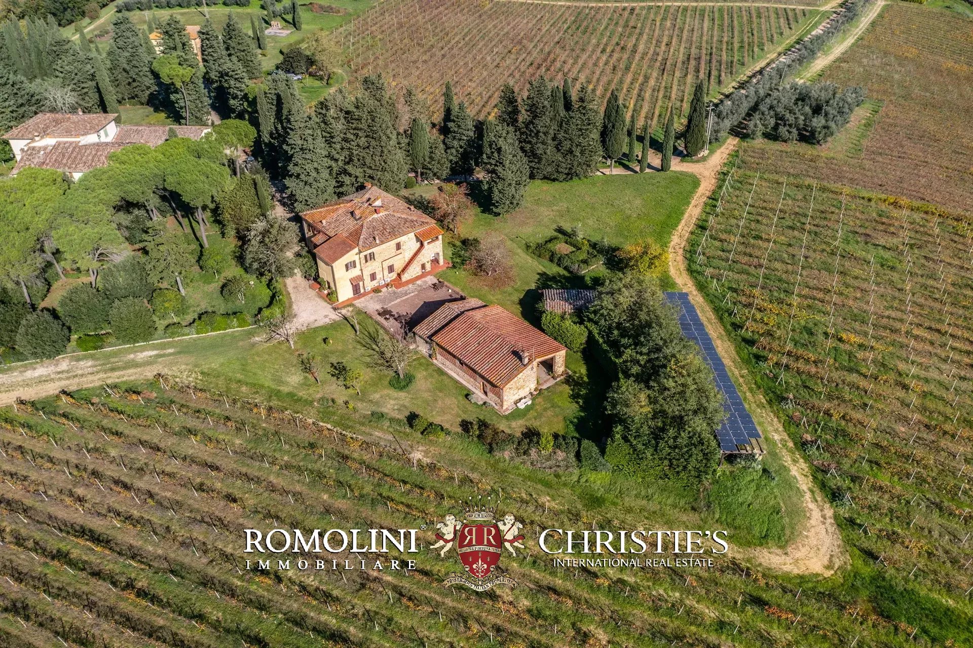 35 Bedroom Vineyard's Image 13