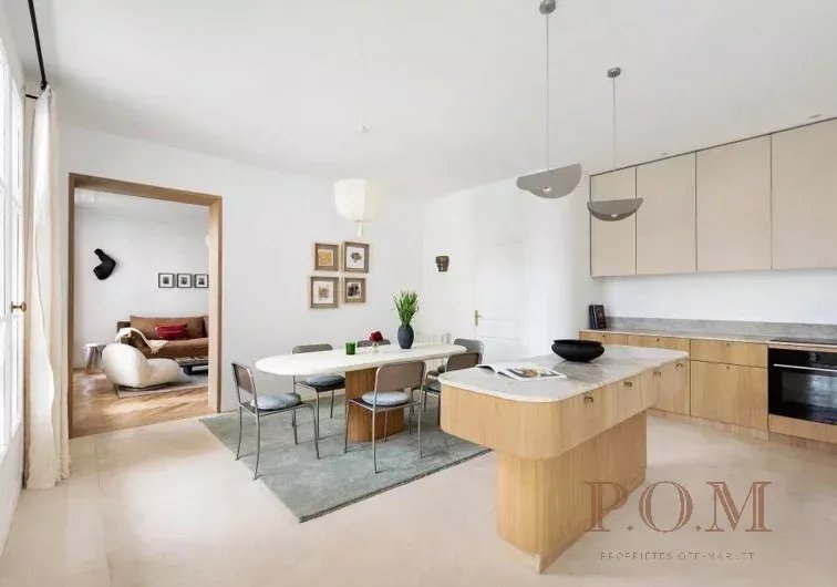 Appartement 93 m2 entièrement rénové- Paris VII