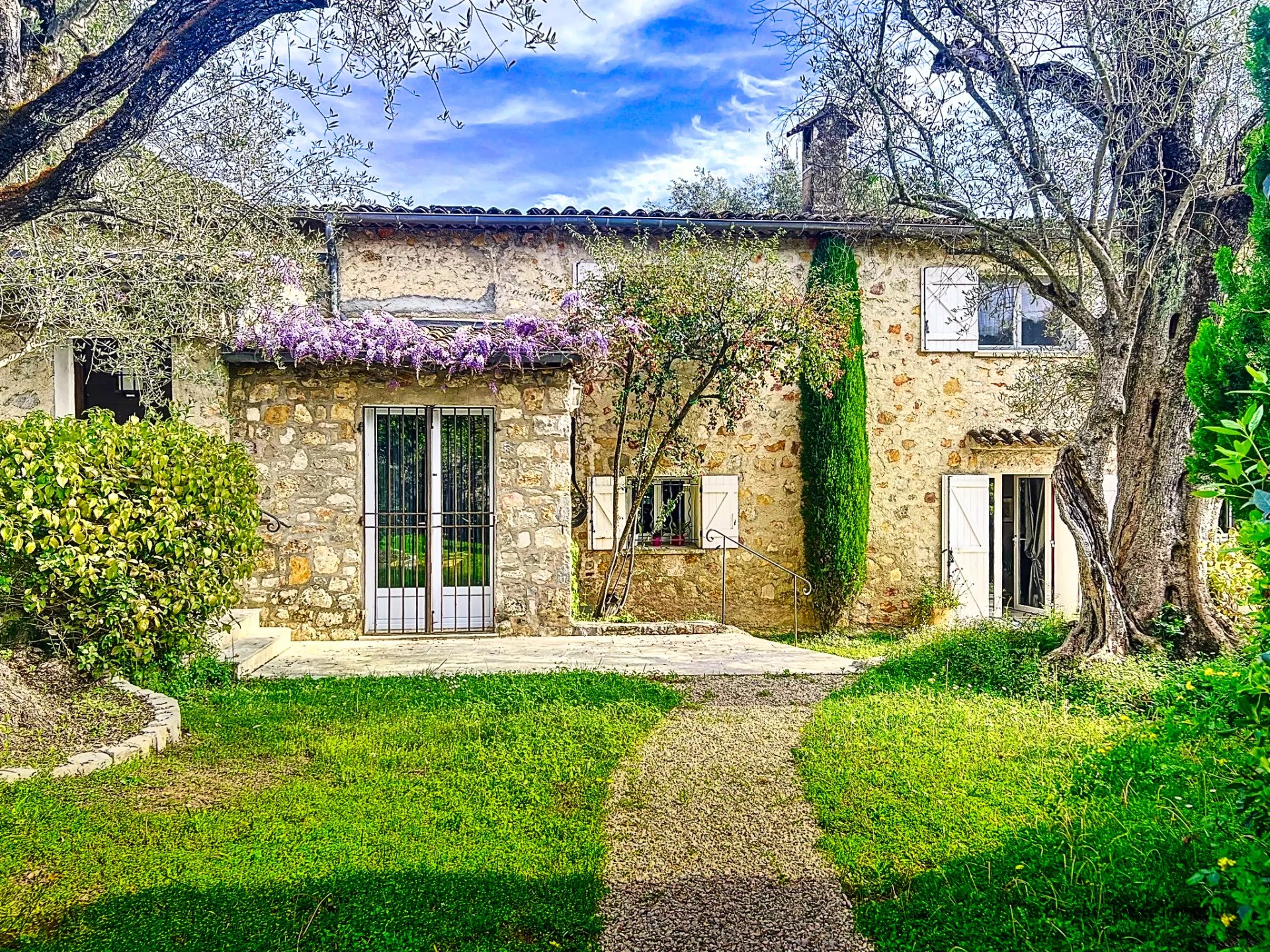 Bastide historique en pierre |  Bijou provençal chargé d’histoire