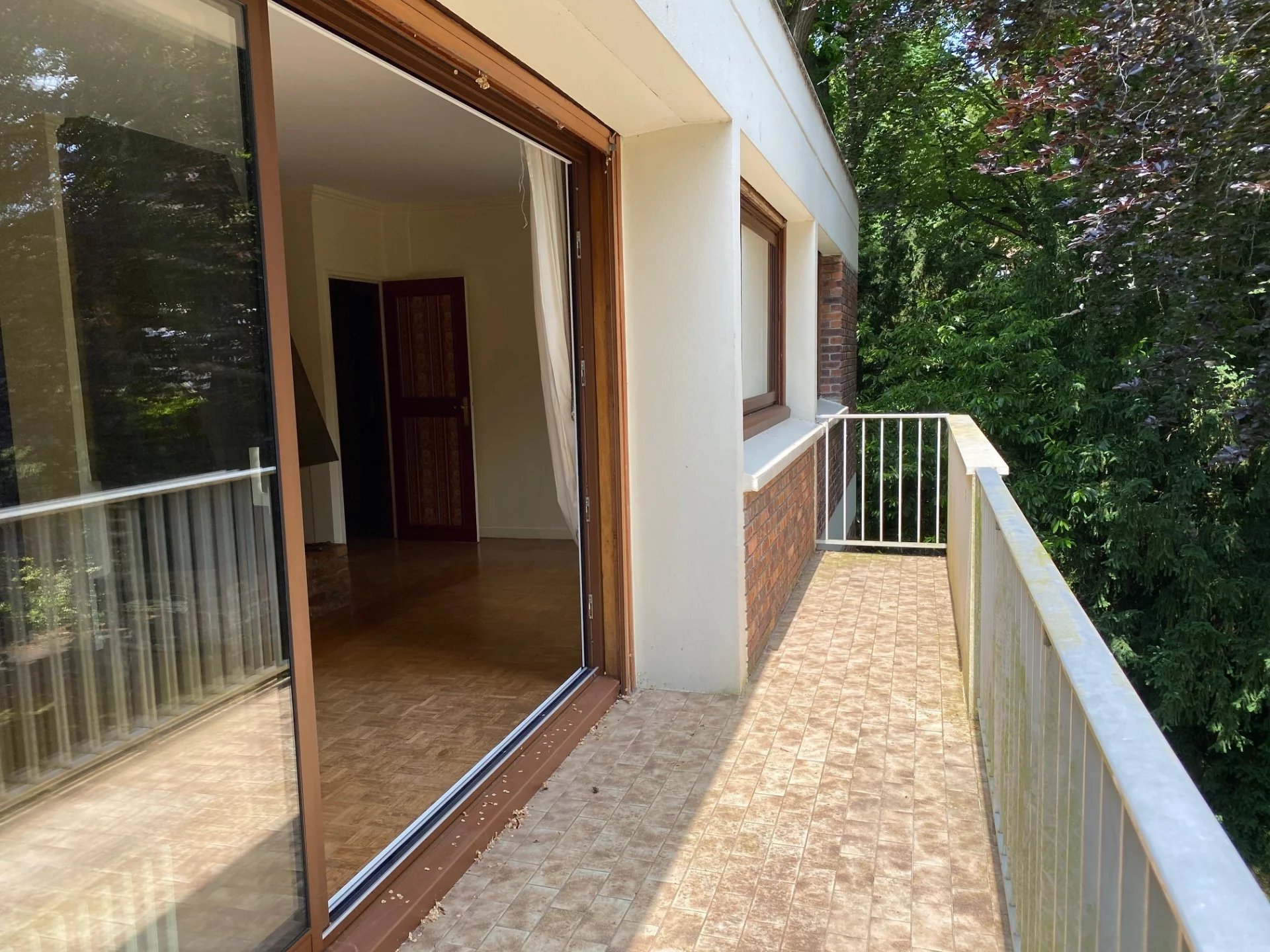 Agence immobilière de PARIS - LONDON - PAROS