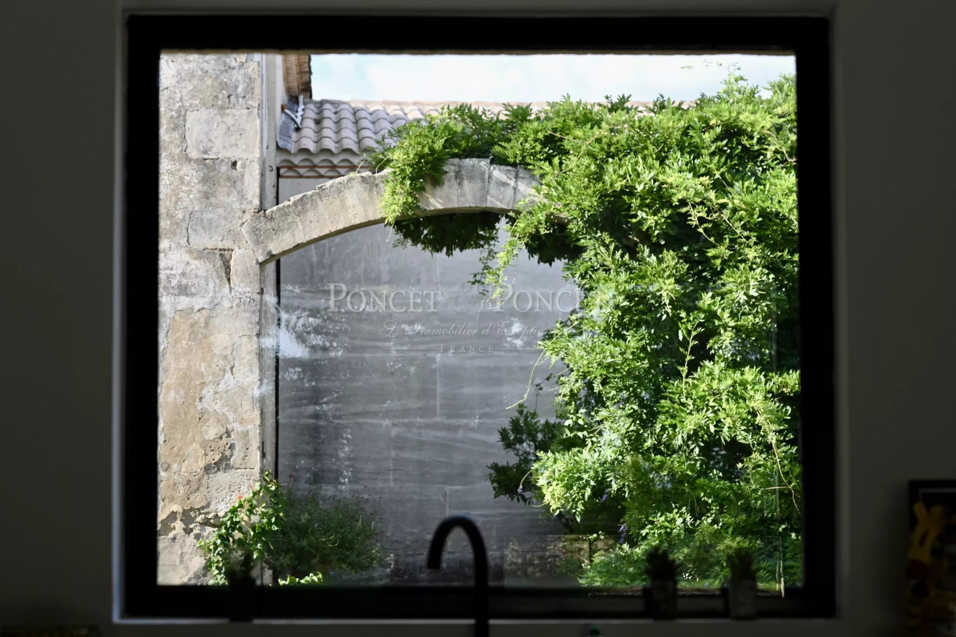 10 Bedroom Vineyard's Image 8