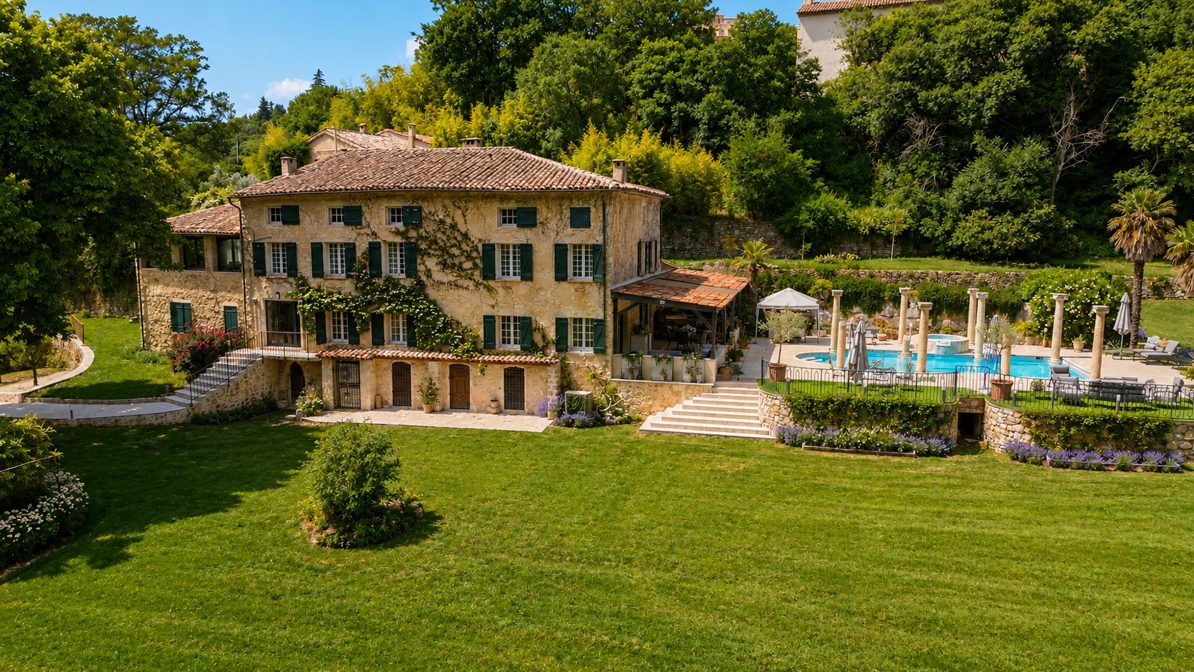 Image of Villa - 10 Bedrooms for Sale in Var-Callian-France, Image 2