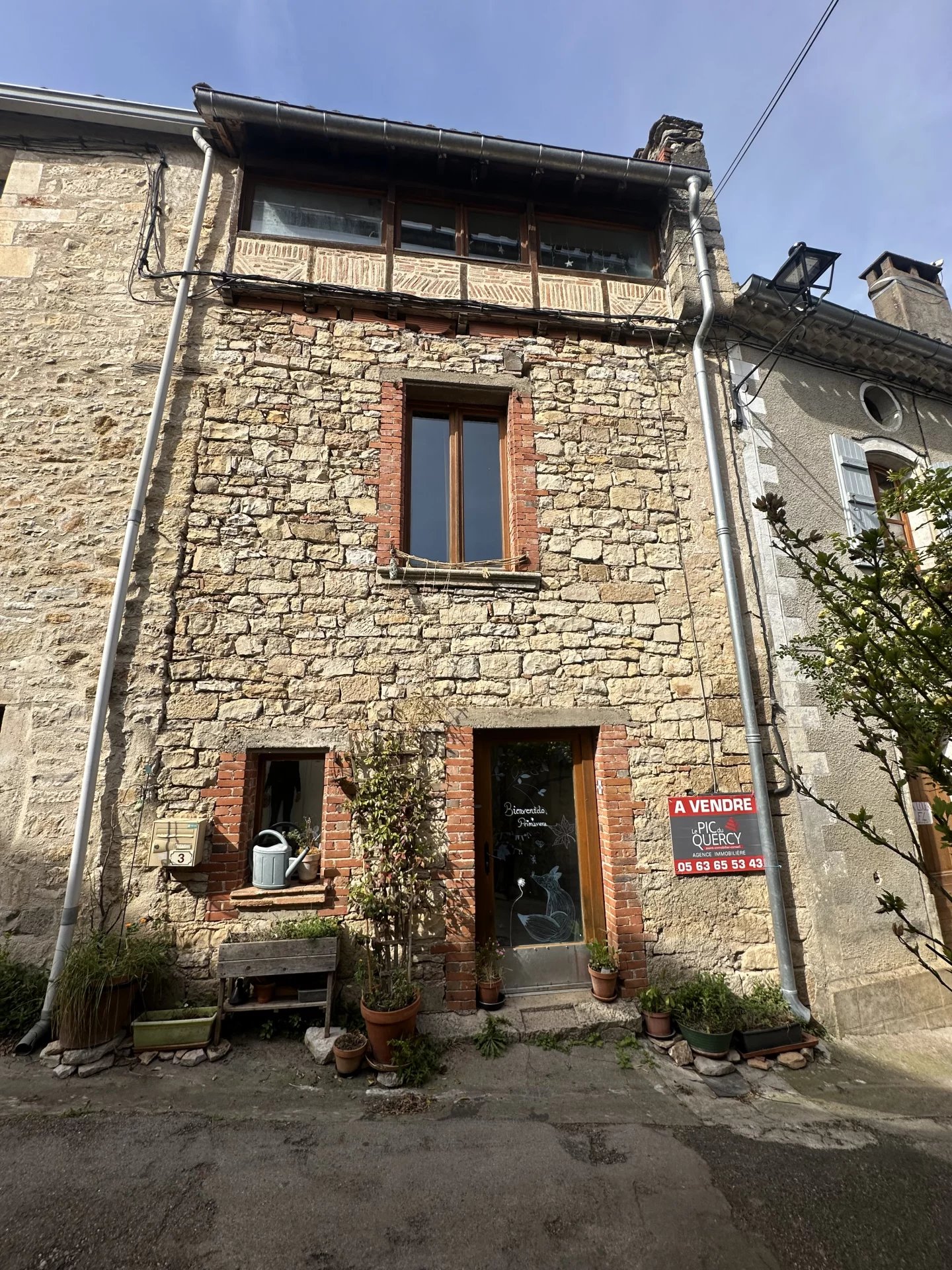 A Vendre, Bruniquel