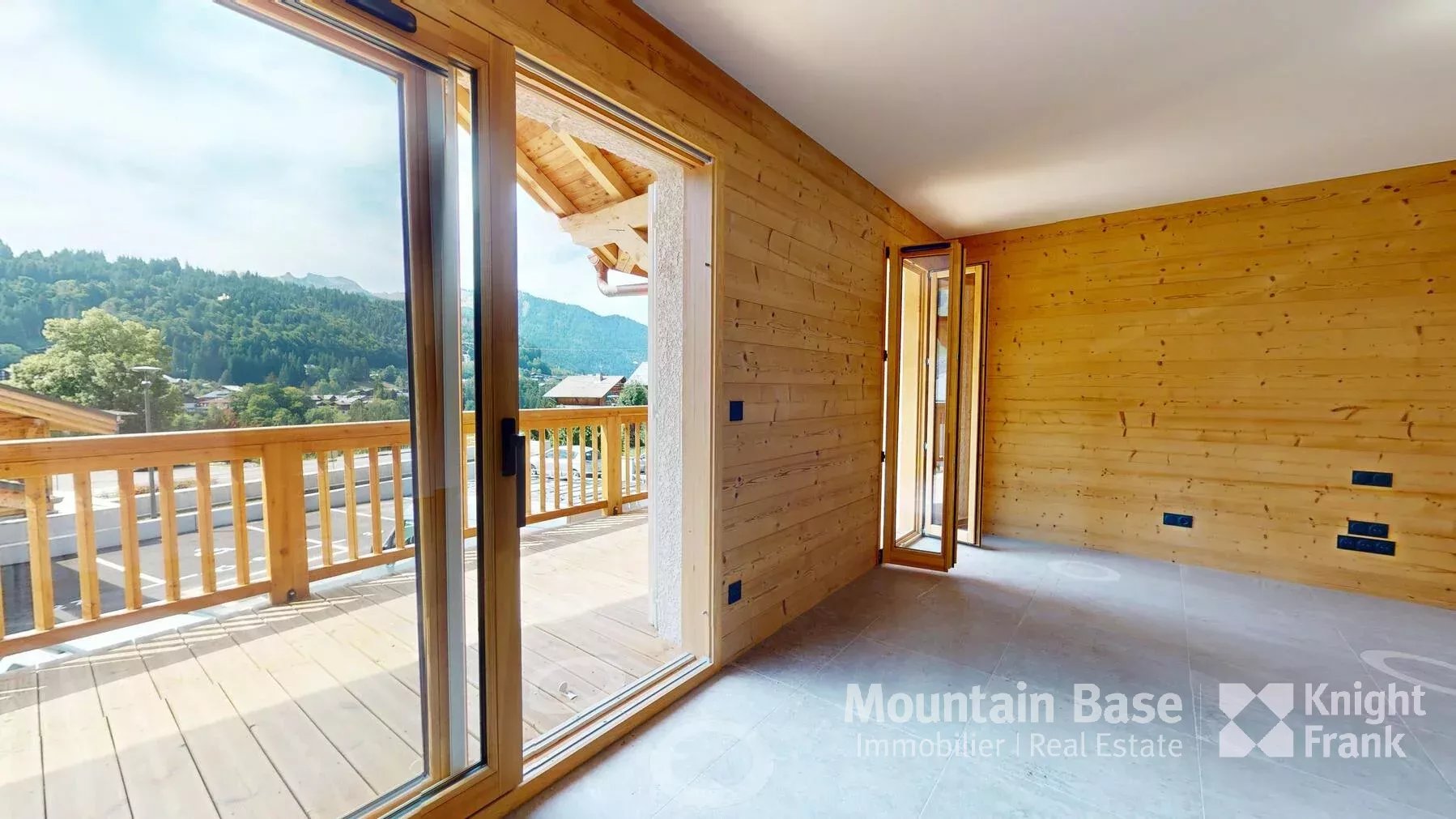 Photo of New 3-bedroom duplex apartment with cabin ideally located