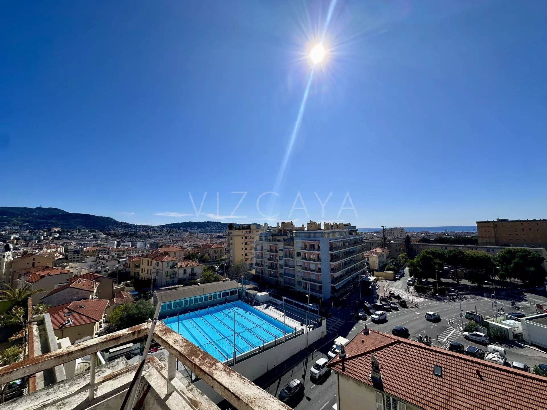 Bas du Parc Impérial / Piol – Dernier étage , 4 pièces rénové avec terrasses et vue mer
