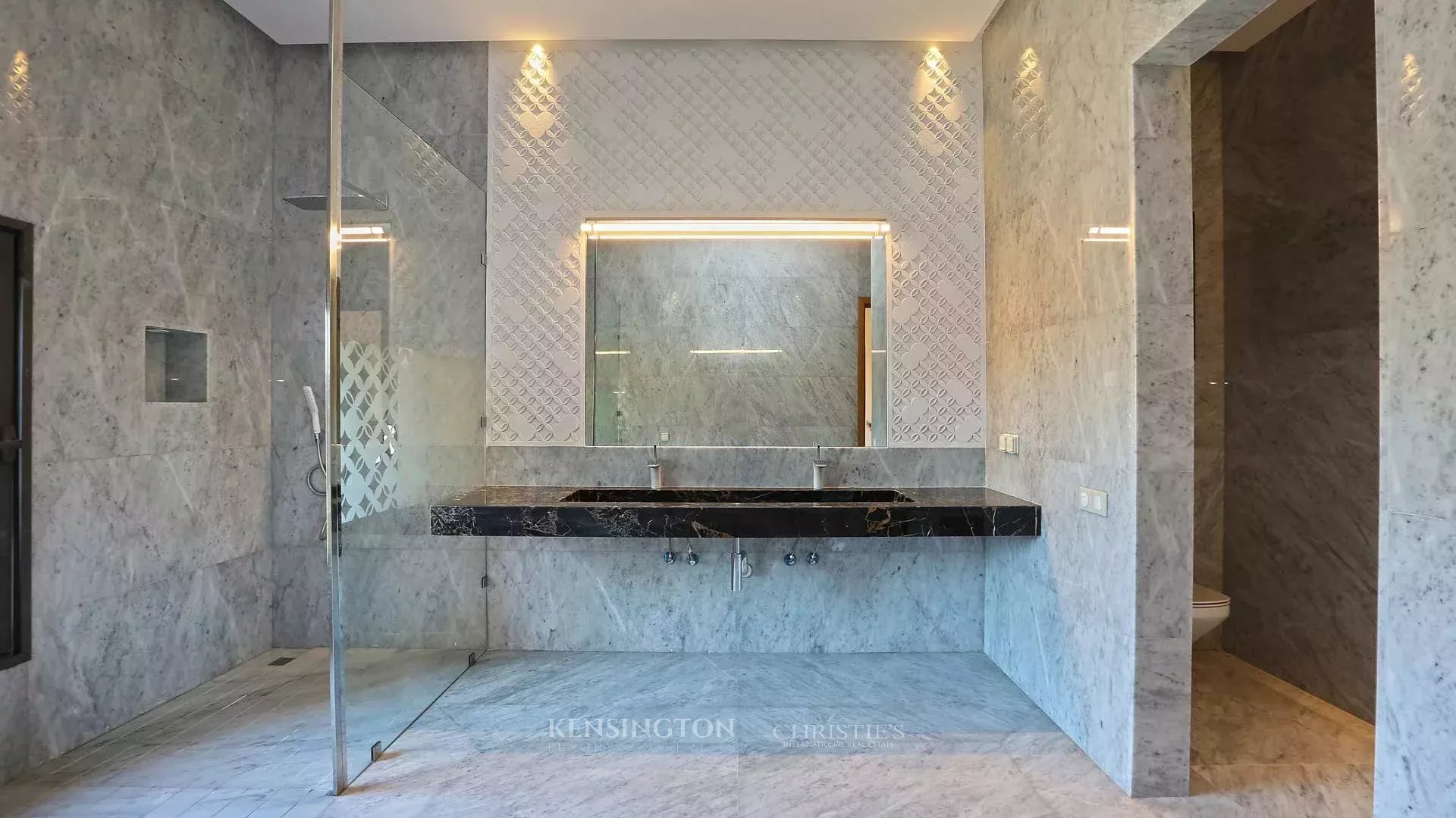 5 Bedroom Villa/Townhouse's Image 25