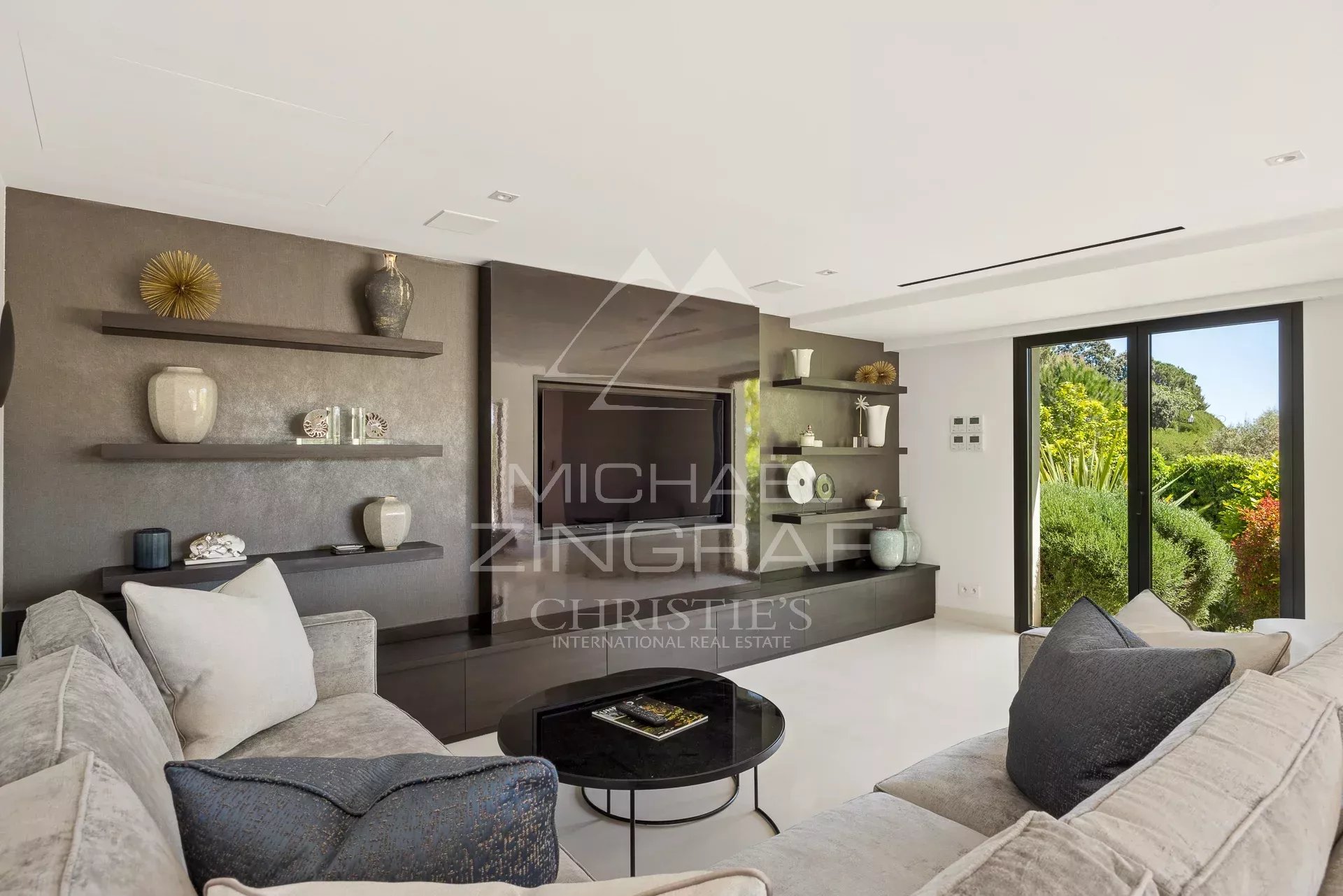 5 Bedroom Villa/Townhouse's Image 4