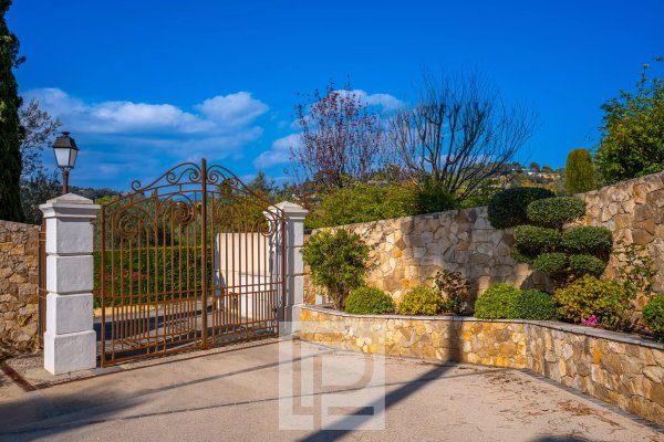 MOUGINS - ESTATE NEAR MOUGINS SCHOOL — photo 7
