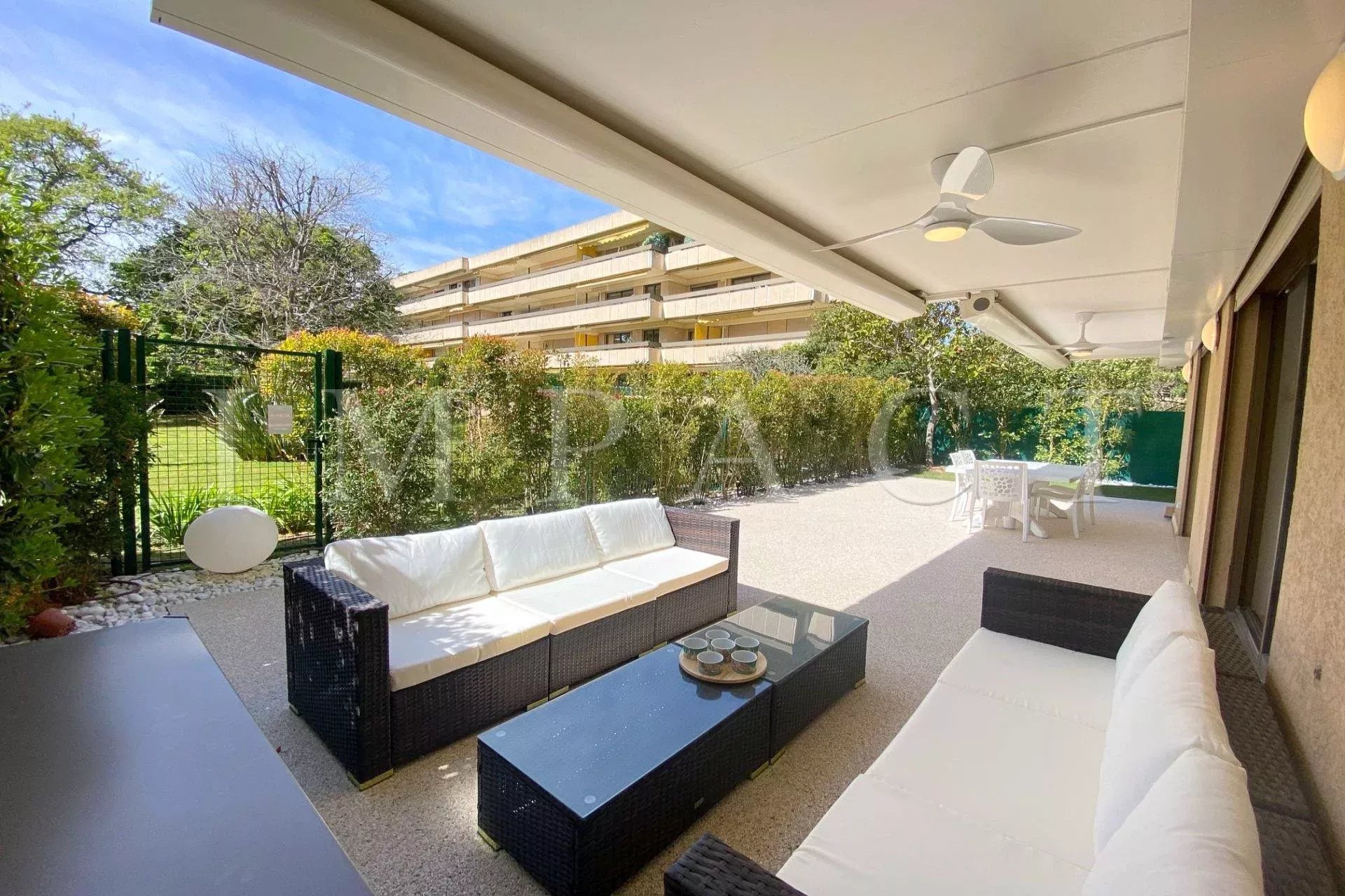 Juan-les-Pins – Stunning Garden-Level Apartment for Sale in a Prestigious Residence