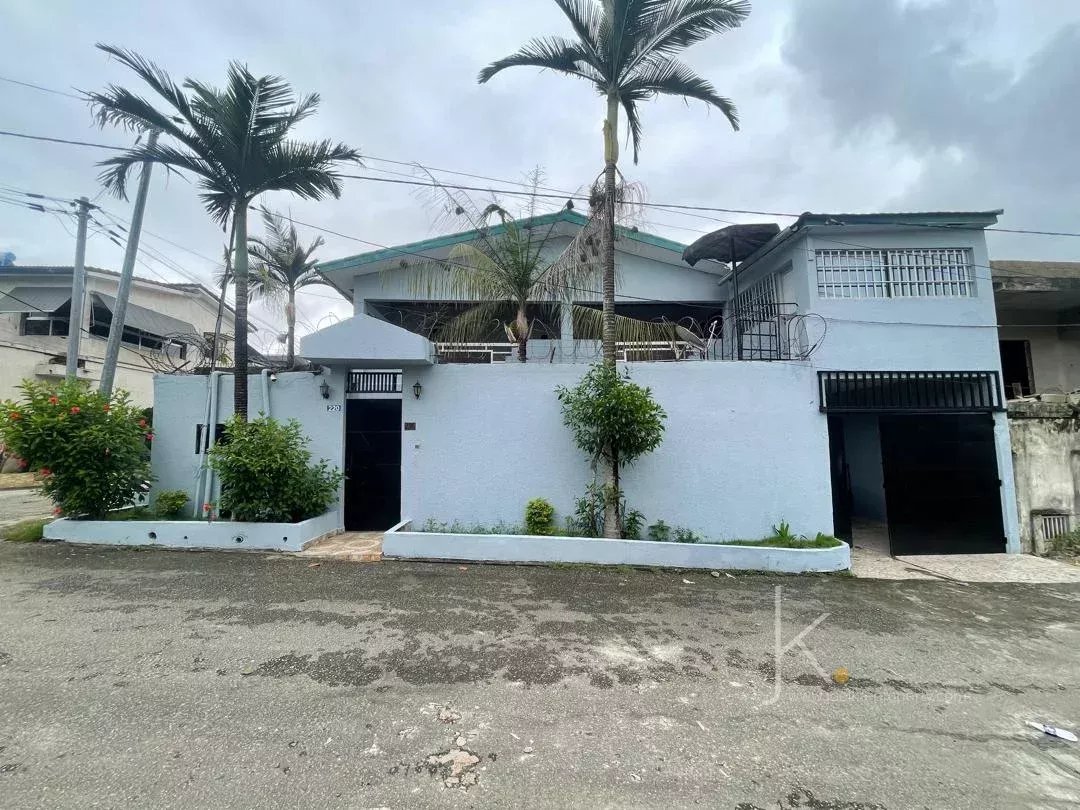 LOCATION -VILLA DUPLEX DE 6 PIECES  -ABATTA ,CITE DU BONHEUR