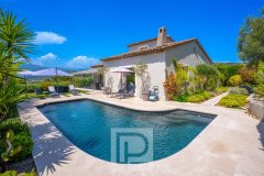 Gated Estate — Elegant Renovated Provençal Villa with Panoramic Views — photo 3 of 7
