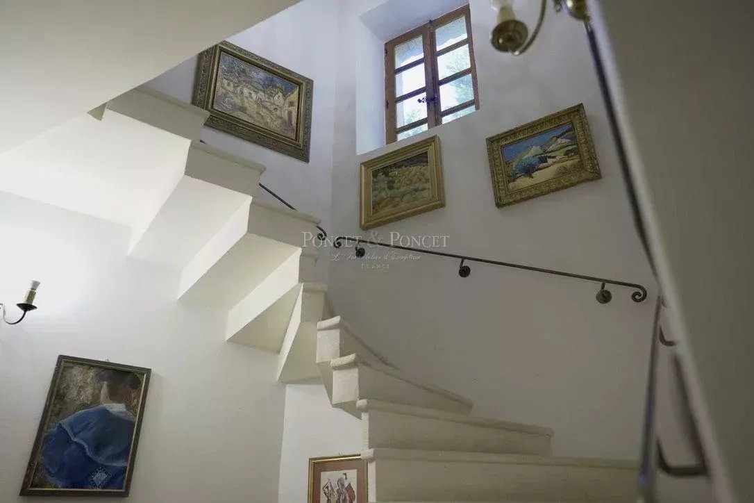 8 Bedroom Villa/Townhouse's Image 12