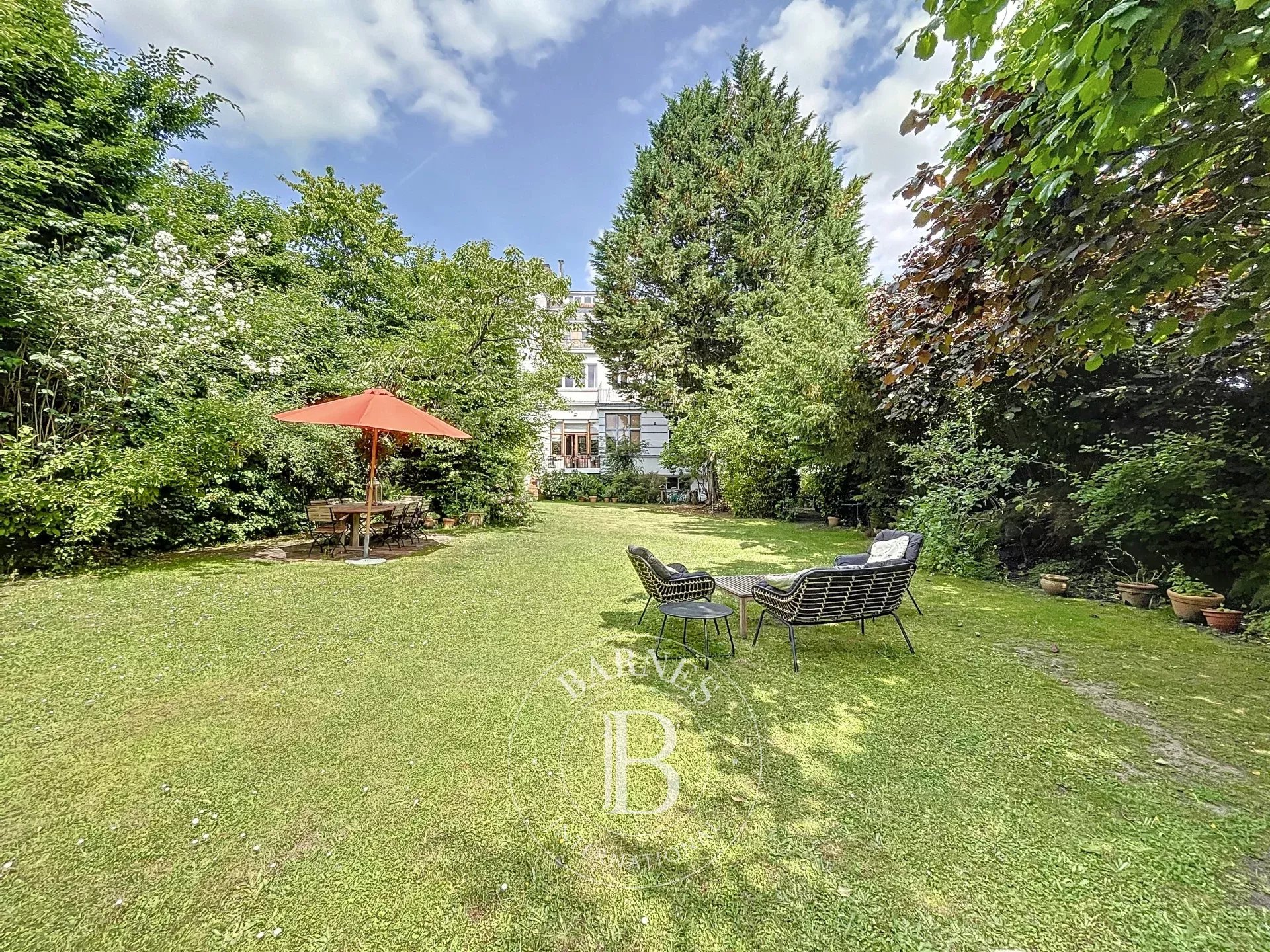 Uccle - Building 3 facades to renovate- 4 Apartments- 3 Garages- Sumptuous garden