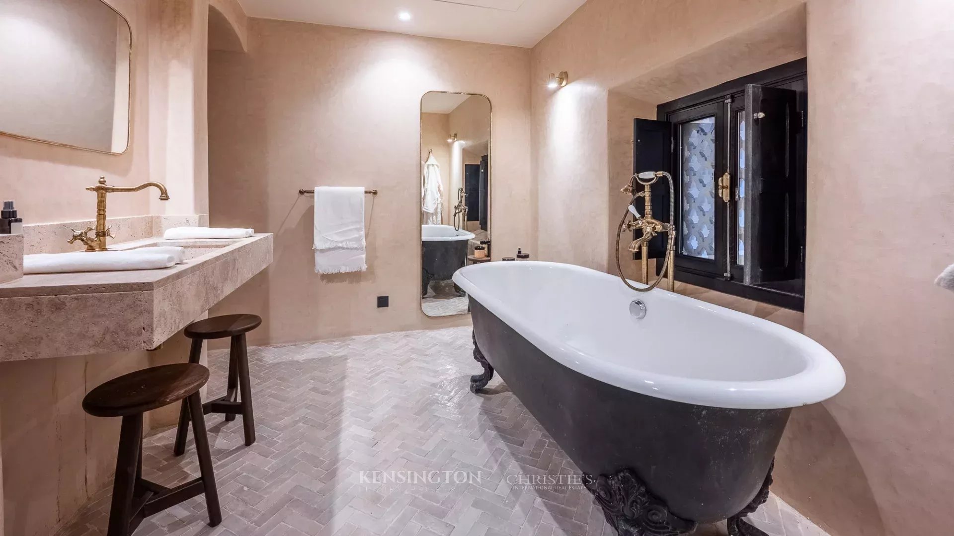 10 Bedroom Villa/Townhouse's Image 14