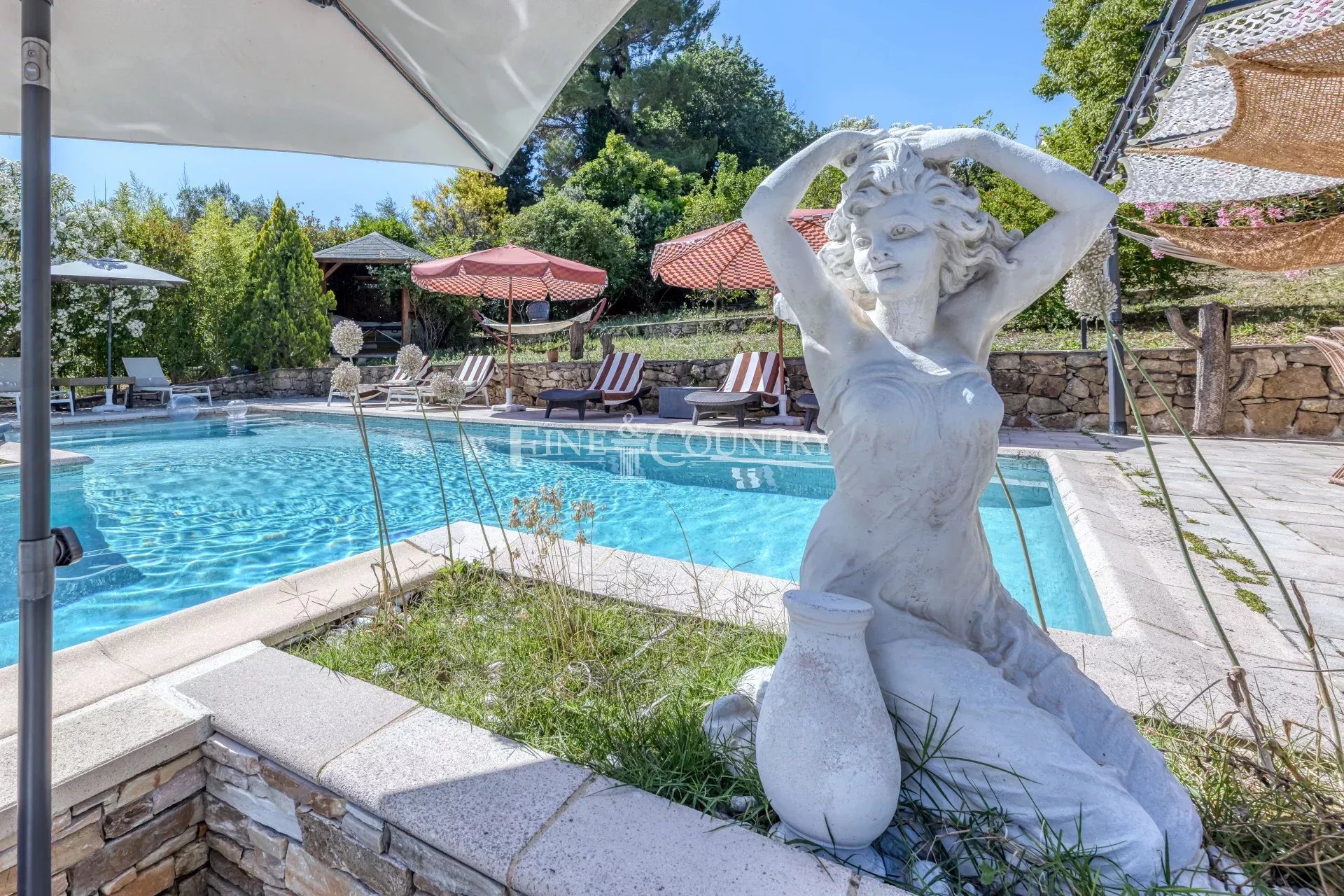 Photo of For sale  Villa in Valbonne - Panoramic view