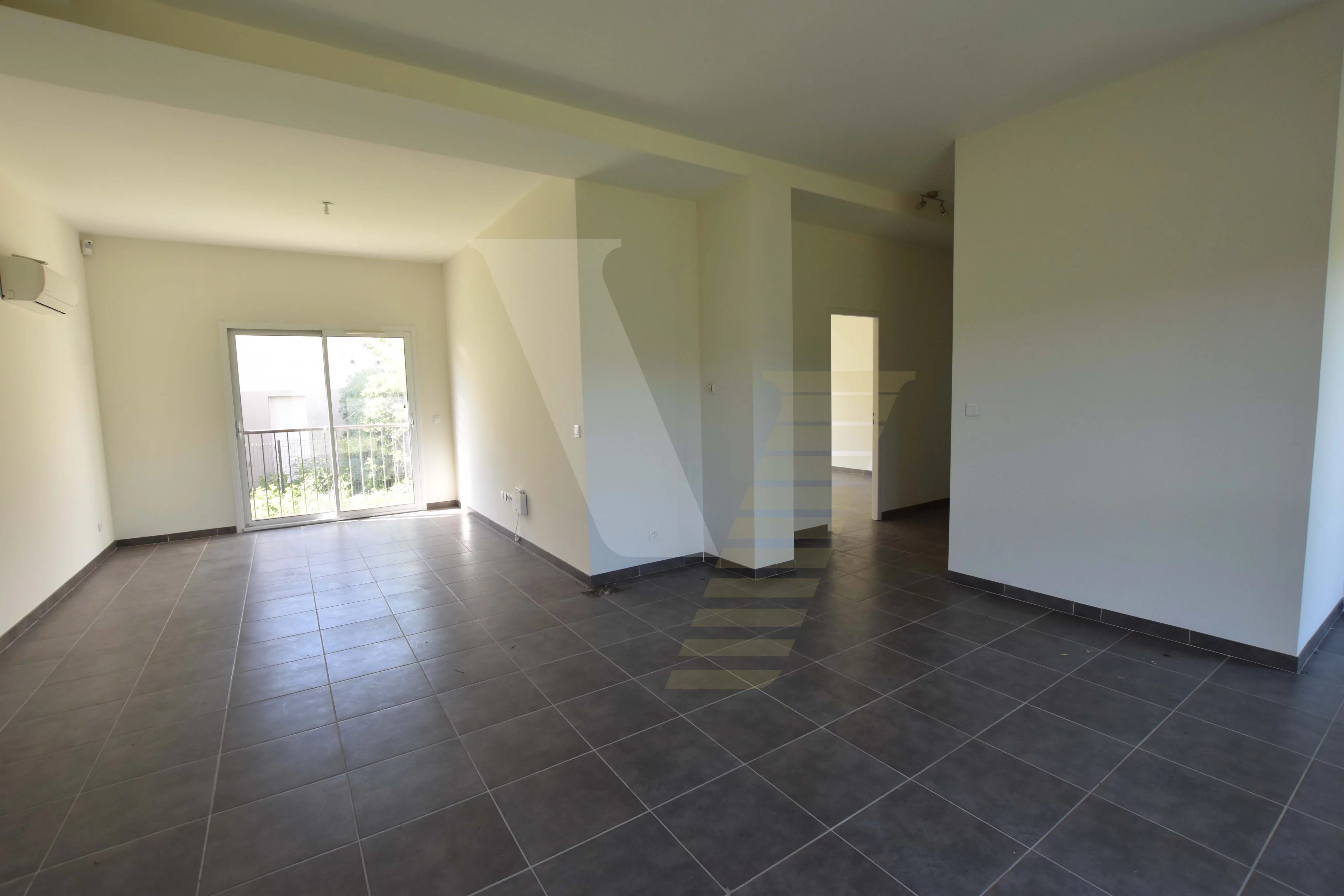 Grande maison avec garage et jardin - Photo 5