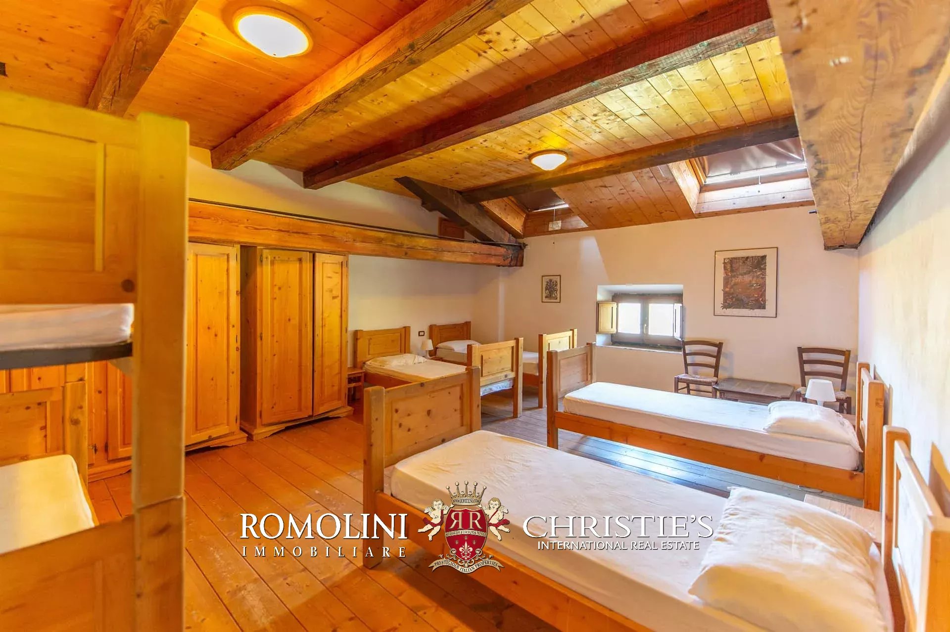 10 Bedroom Villa/Townhouse's Image 27