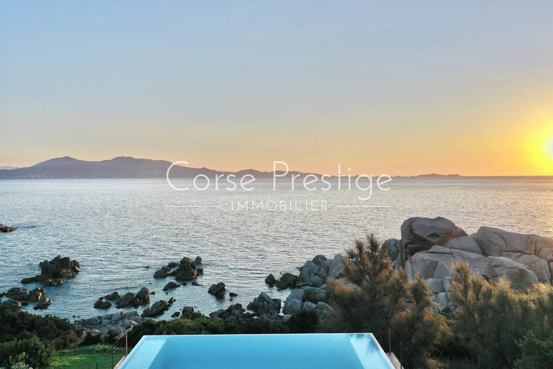 villa contemporaine pieds dans l-eau a vendre - rive sud golfe d-ajaccio image1