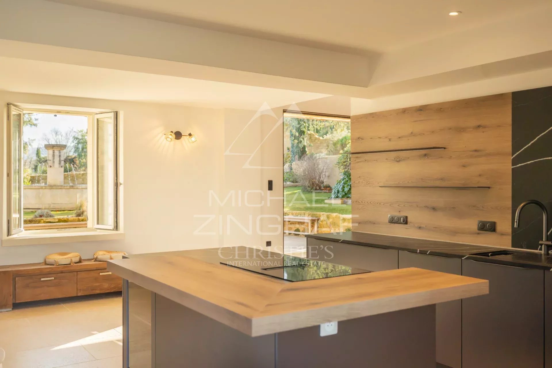 8 Bedroom Villa/Townhouse's Image 7