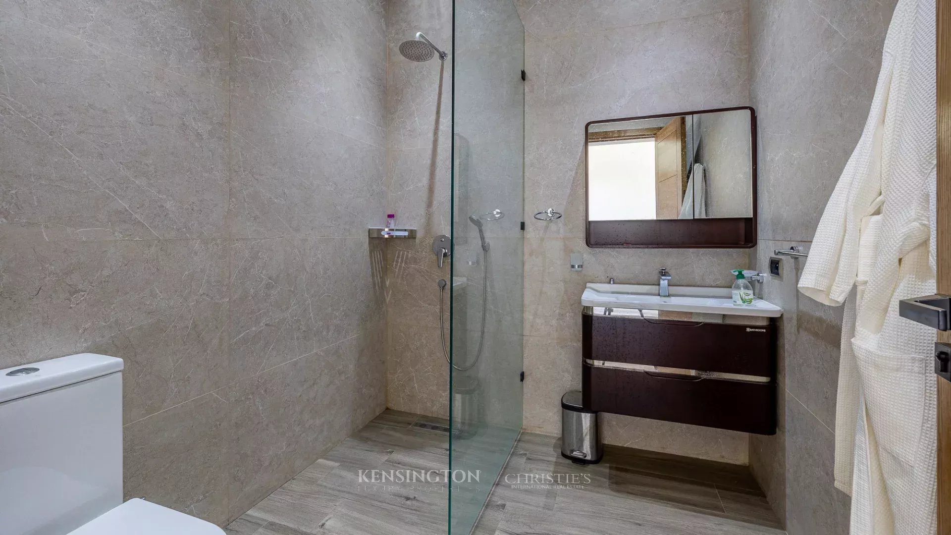 6 Bedroom Villa/Townhouse's Image 24