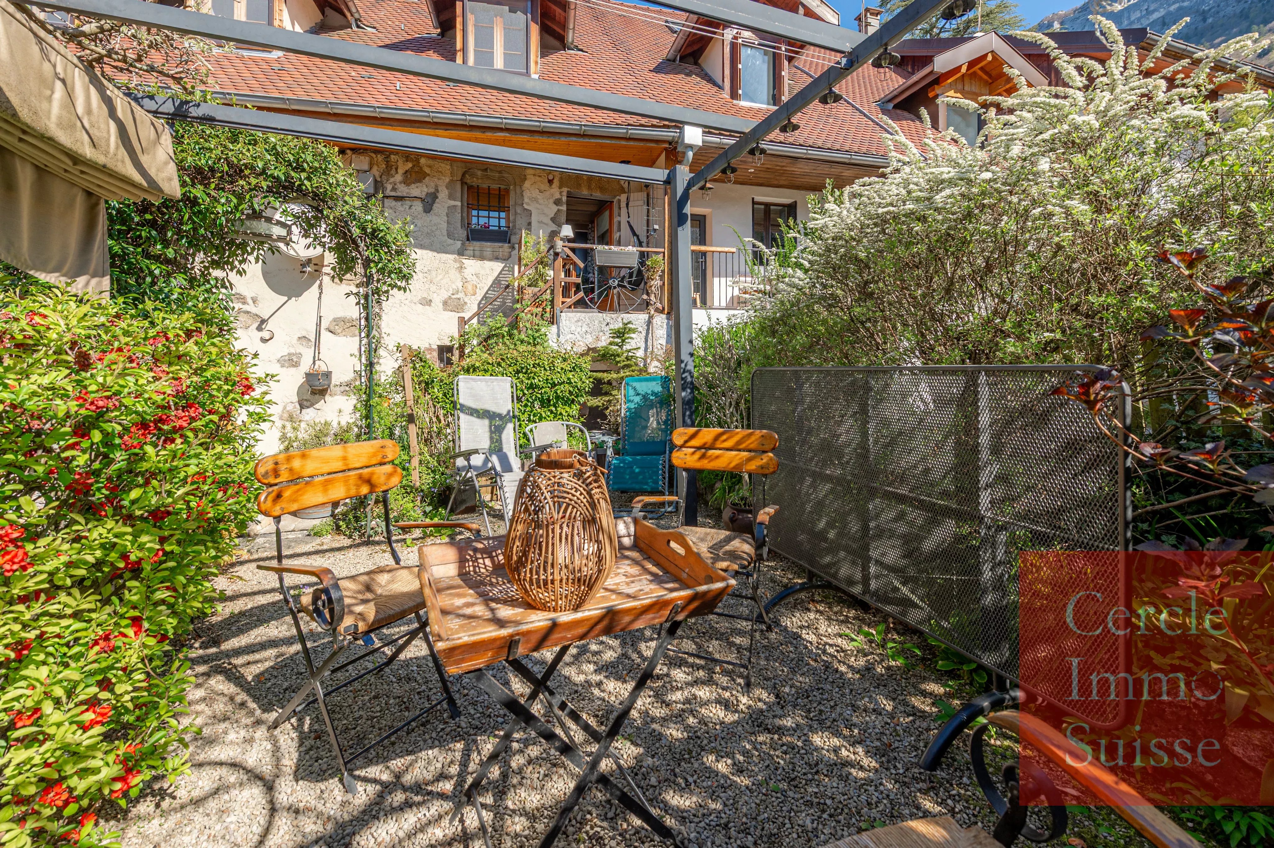 Veyrier-du-Lac – Grand appartement de caractère de 85 m² avec jardin privatif, à 5 minutes du lac d’Annecy - Photo 2