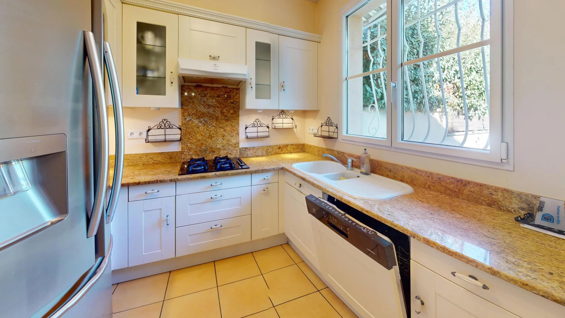 Villa 3 chambres, 3 SdB, jardin, dans résidence piscine - prox. Genève