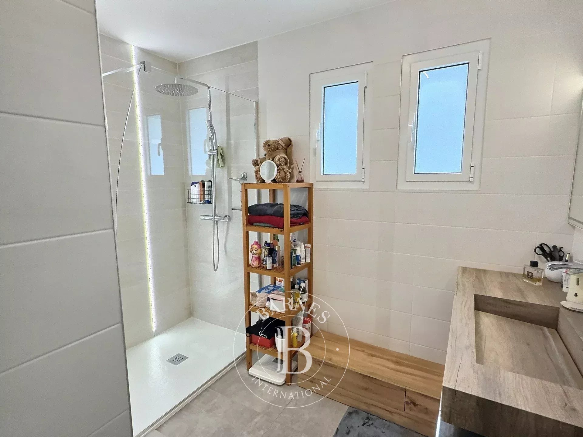 BARNES PAYS-DE-GEX - DIVONNE-LES-BAINS - RENOVATED VILLA + APARTMENT - picture 8