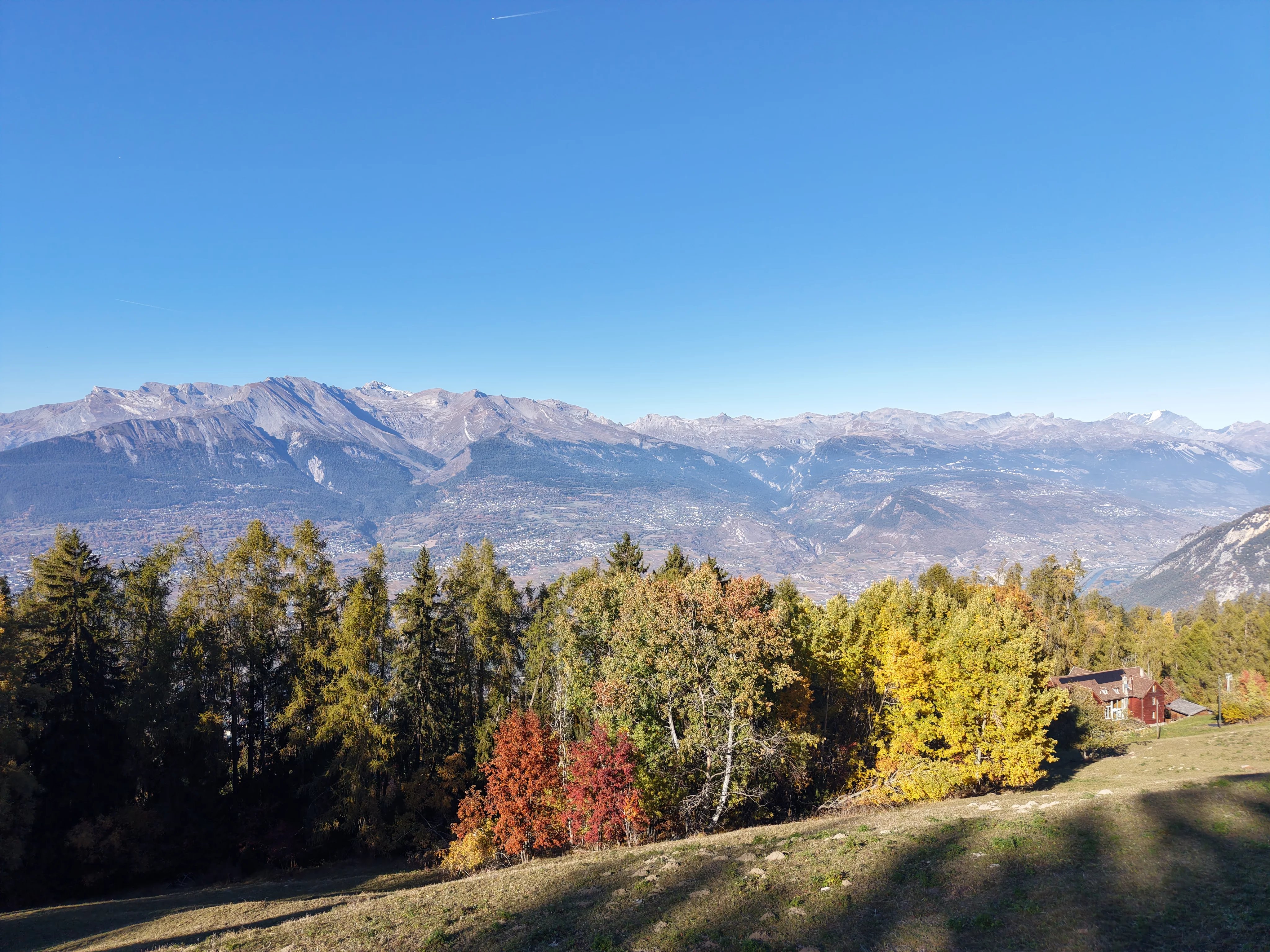 Domaine exceptionnel et exclusif entièrement rénové au coeur des Alpes Valaisannes