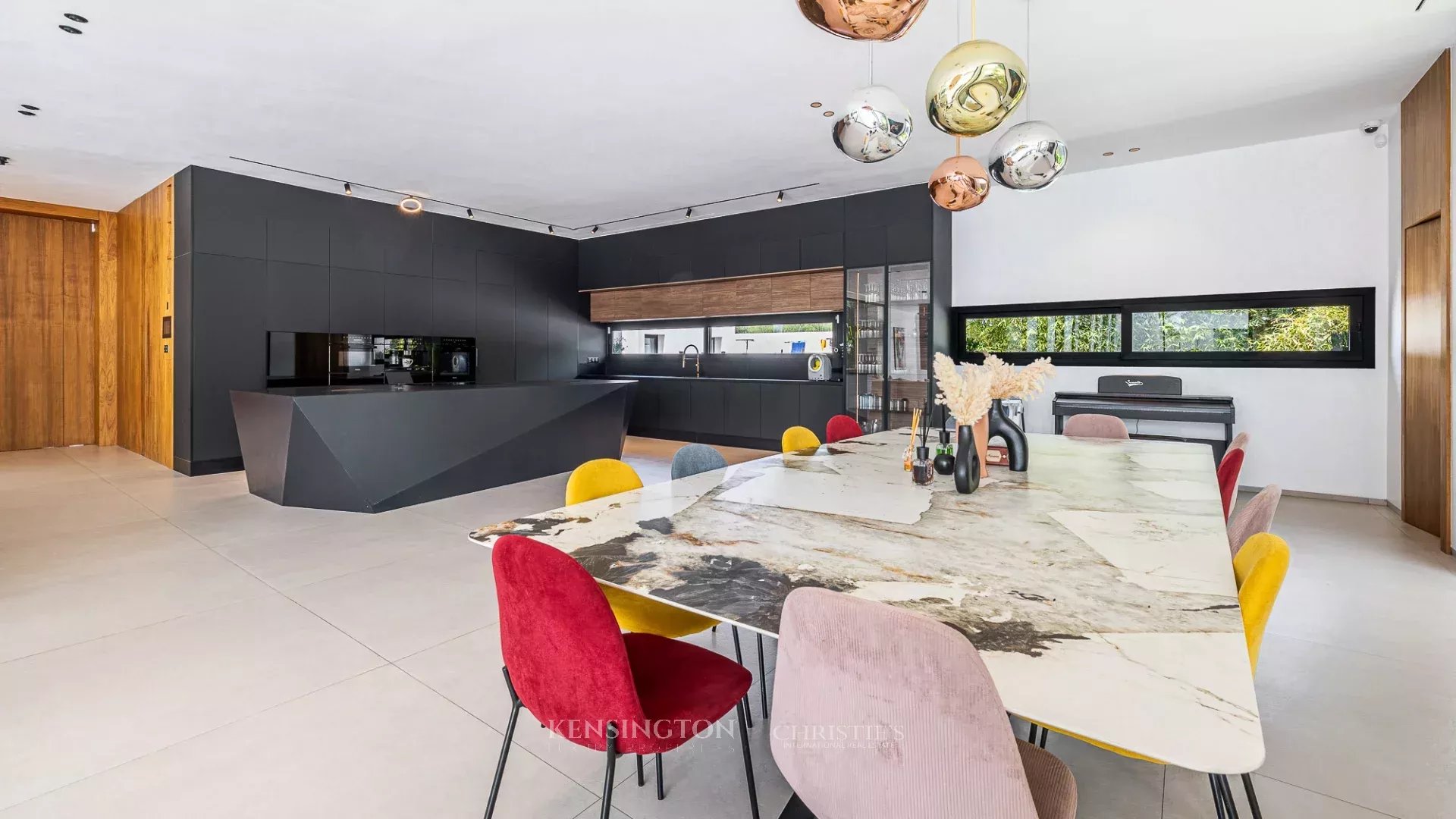 8 Bedroom Villa/Townhouse's Image 47