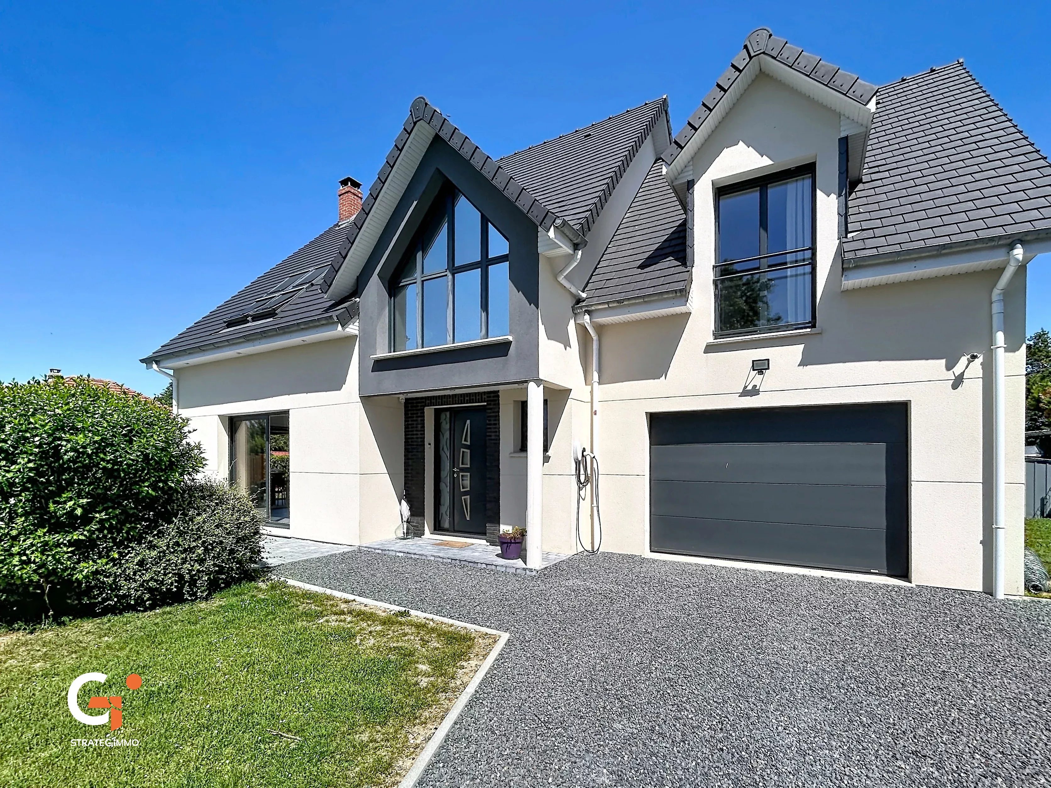 Maison contemporaine avec piscine