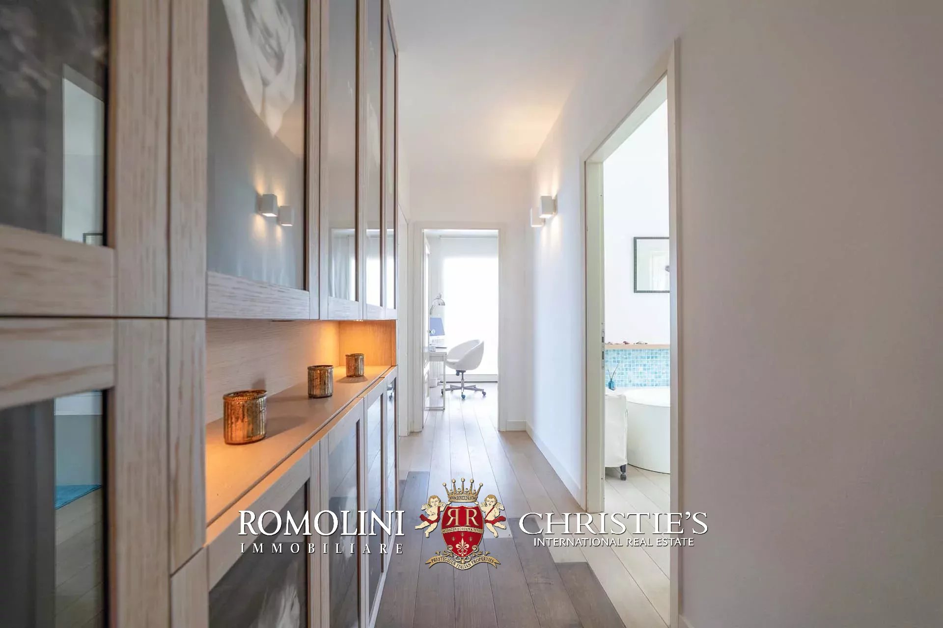 6 Bedroom Villa/Townhouse's Image 57