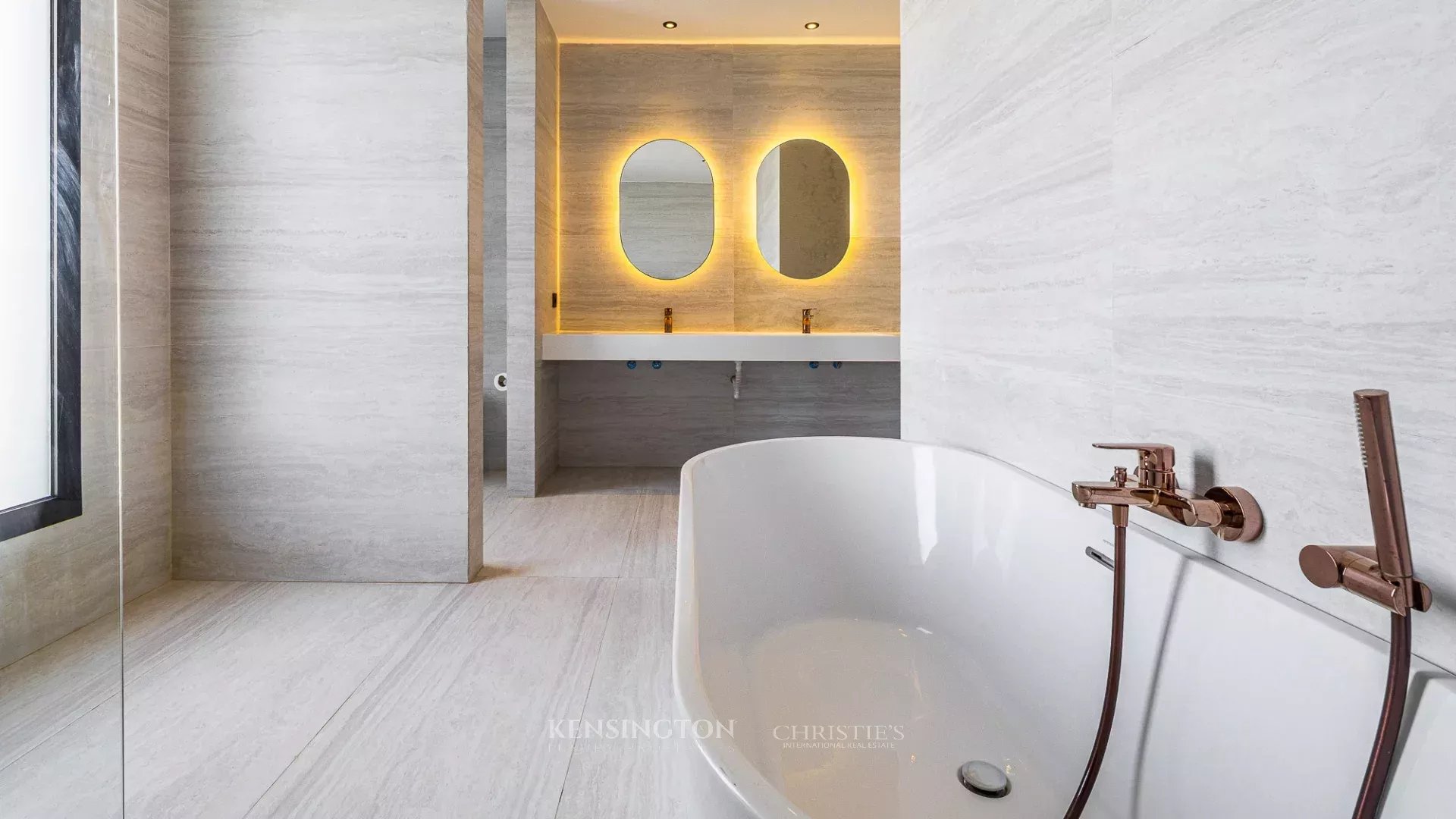 5 Bedroom Villa/Townhouse's Image 22