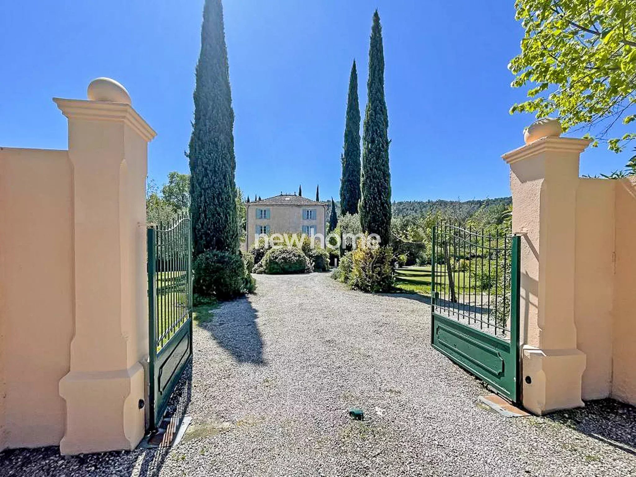 Demeure d'exception à Salernes : 7 chambres, ascenseur et parc de 5 800 m²