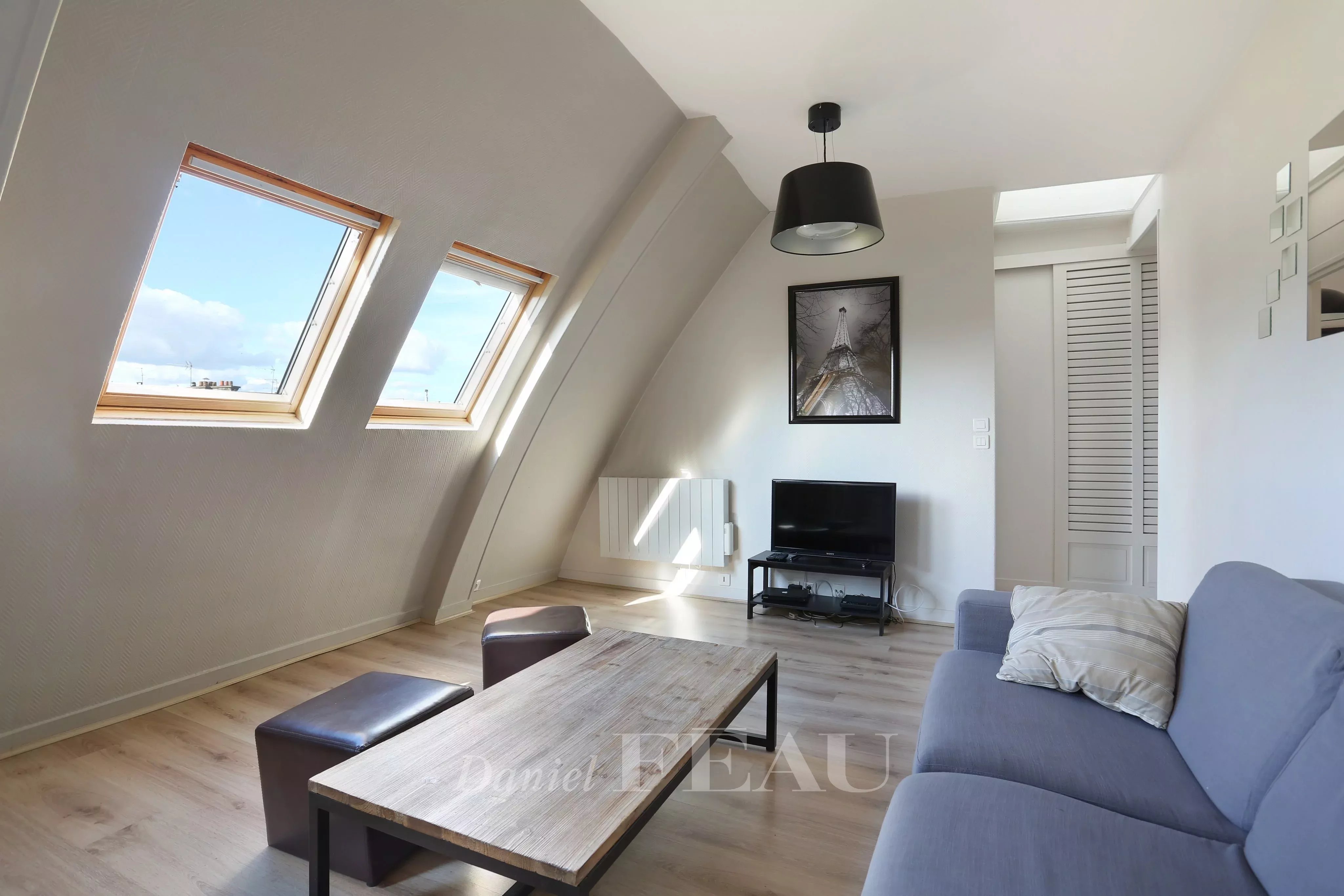 Living-room Skylight Natural light Wooden floor