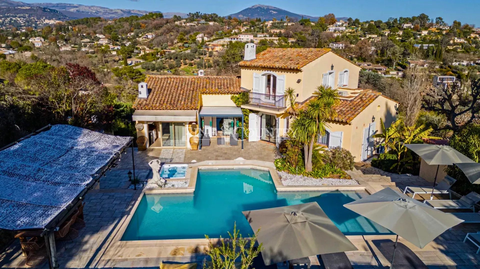 Photo of For sale  Villa in Valbonne - Panoramic view