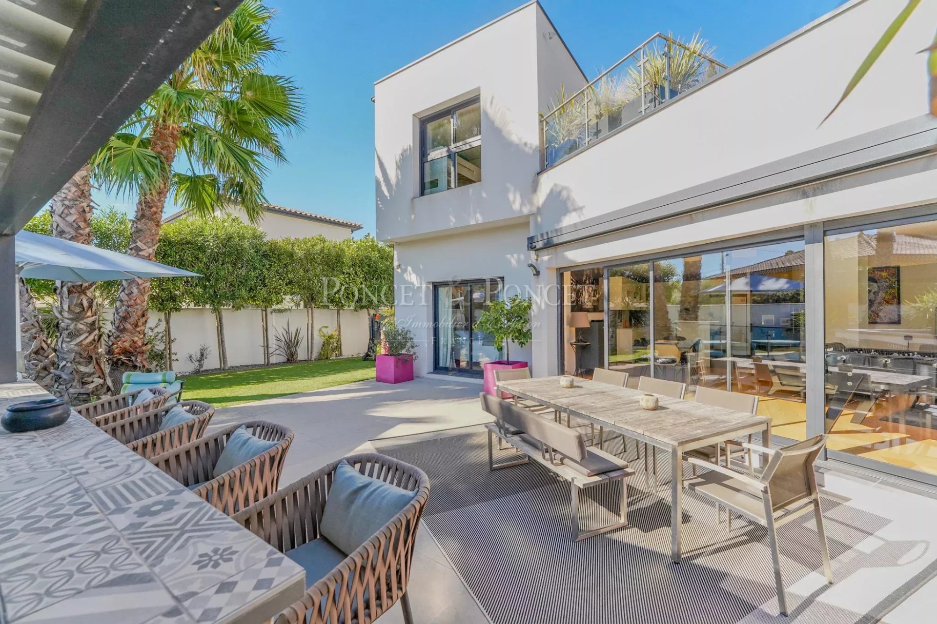 5 Bedroom Villa/Townhouse's Image 3