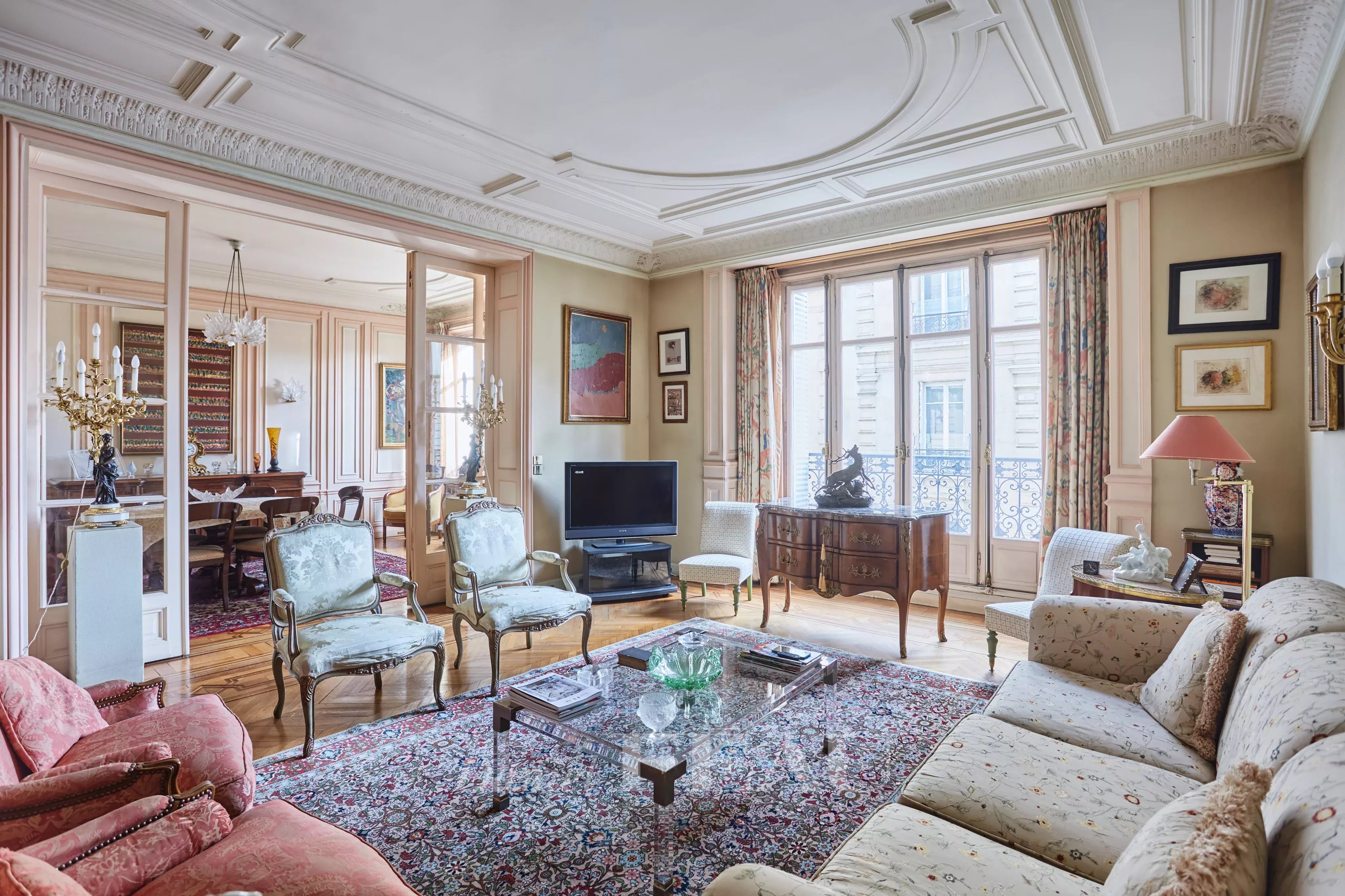 Paris XVIe -Pompe/Place Victor Hugo.