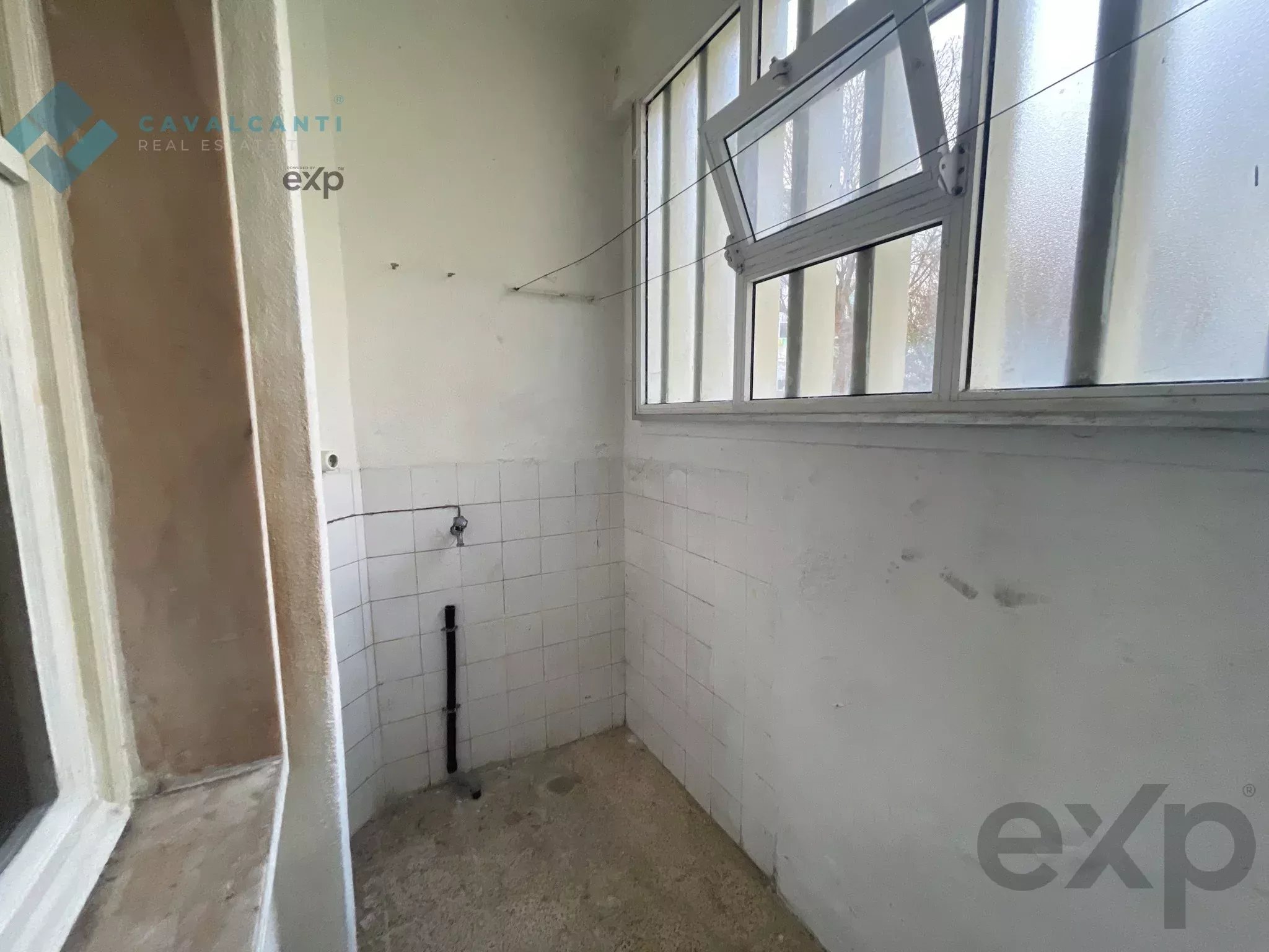 T2 to remodel - Carnaxide | Ideal for own home or investment 2790-005 image 44
