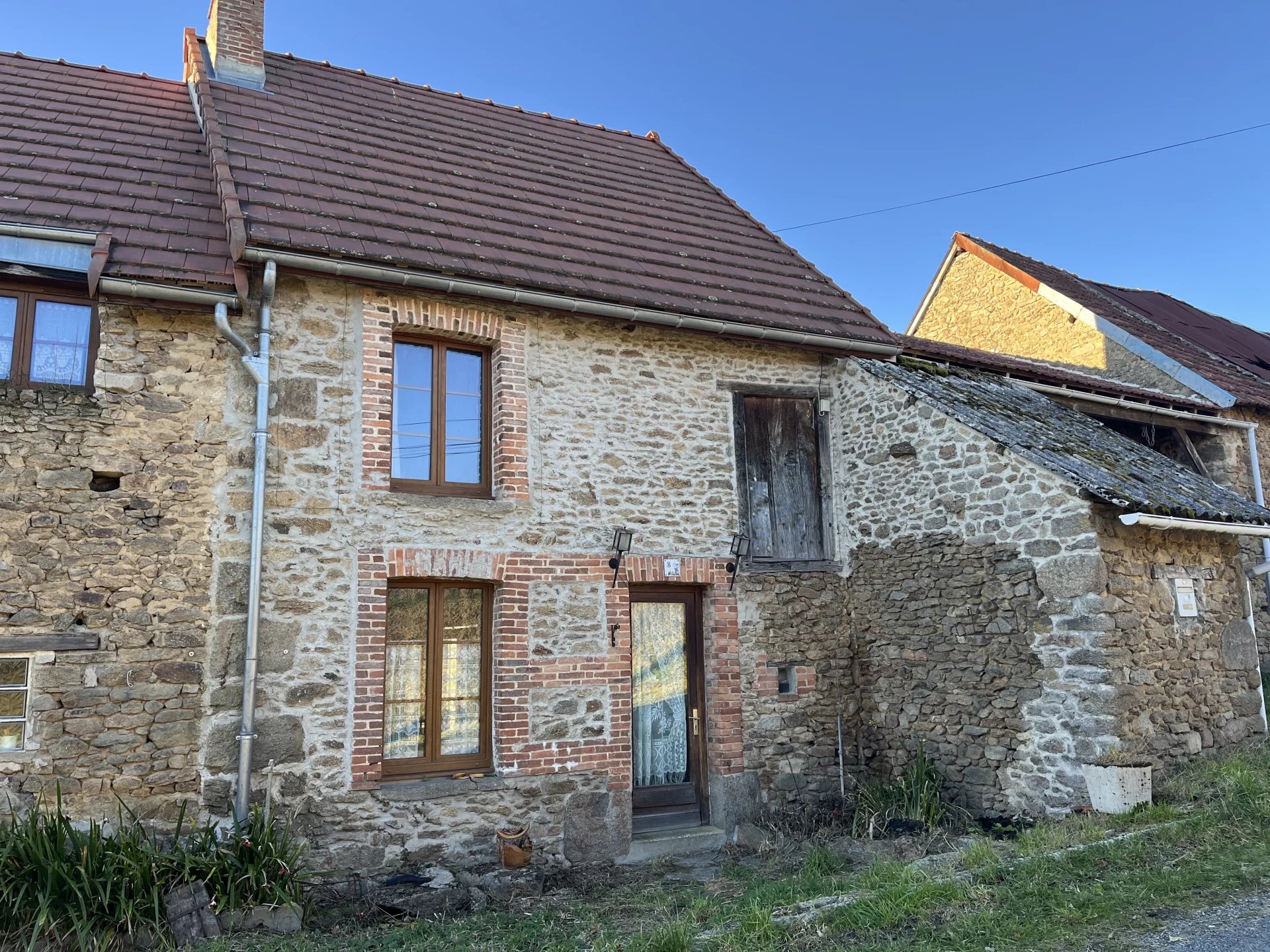 Farmhouse to renovate - Between Guéret and Jarnages