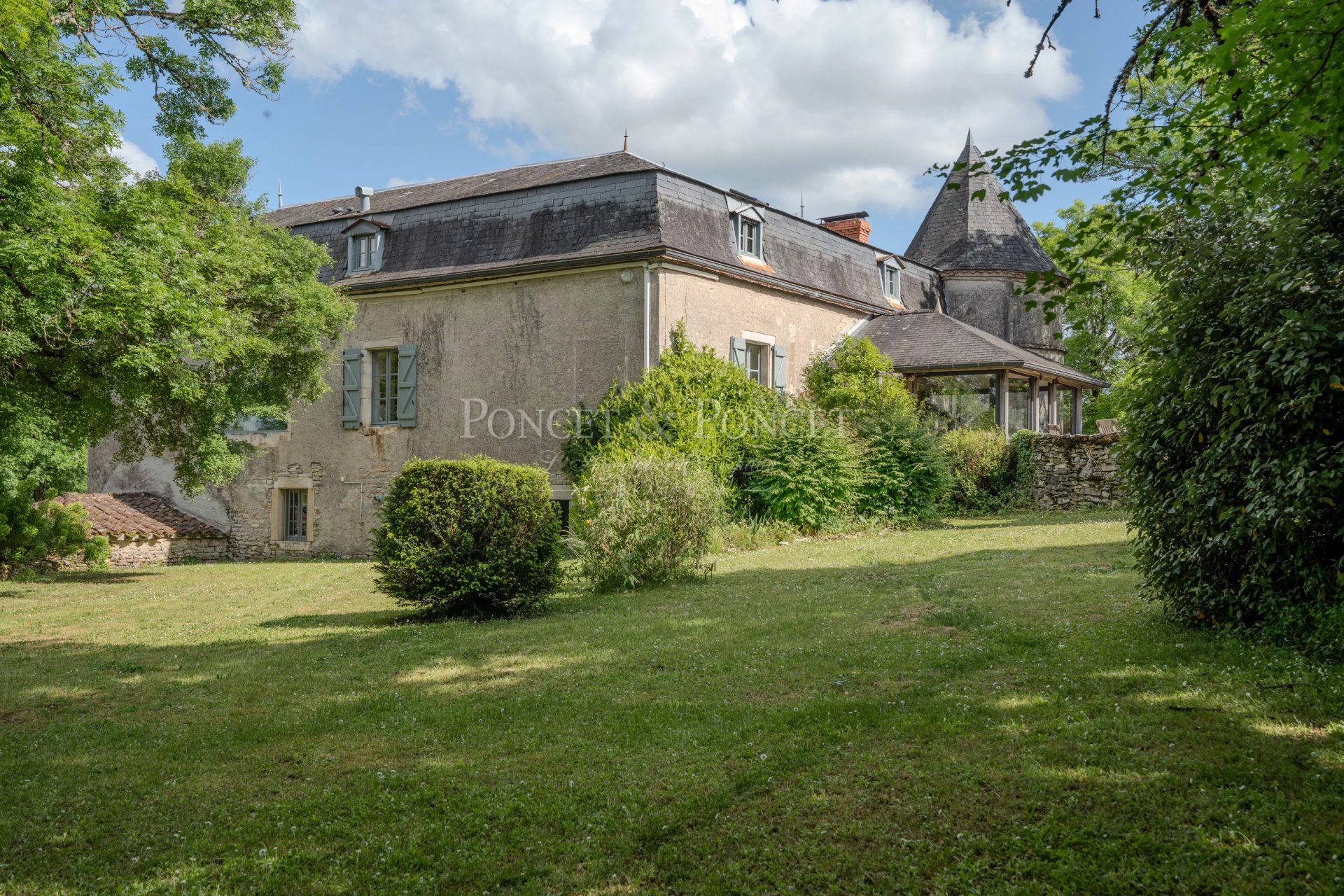 7 Bedroom Villa/Townhouse's Image 25