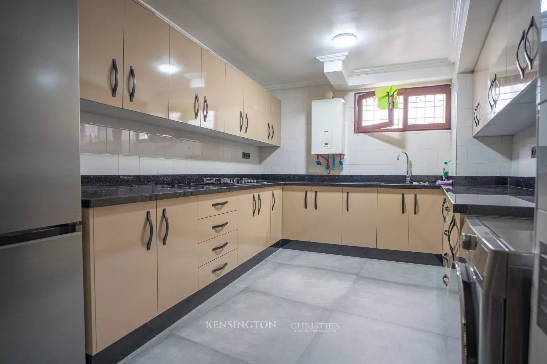 8 Bedroom Villa/Townhouse's Image 8