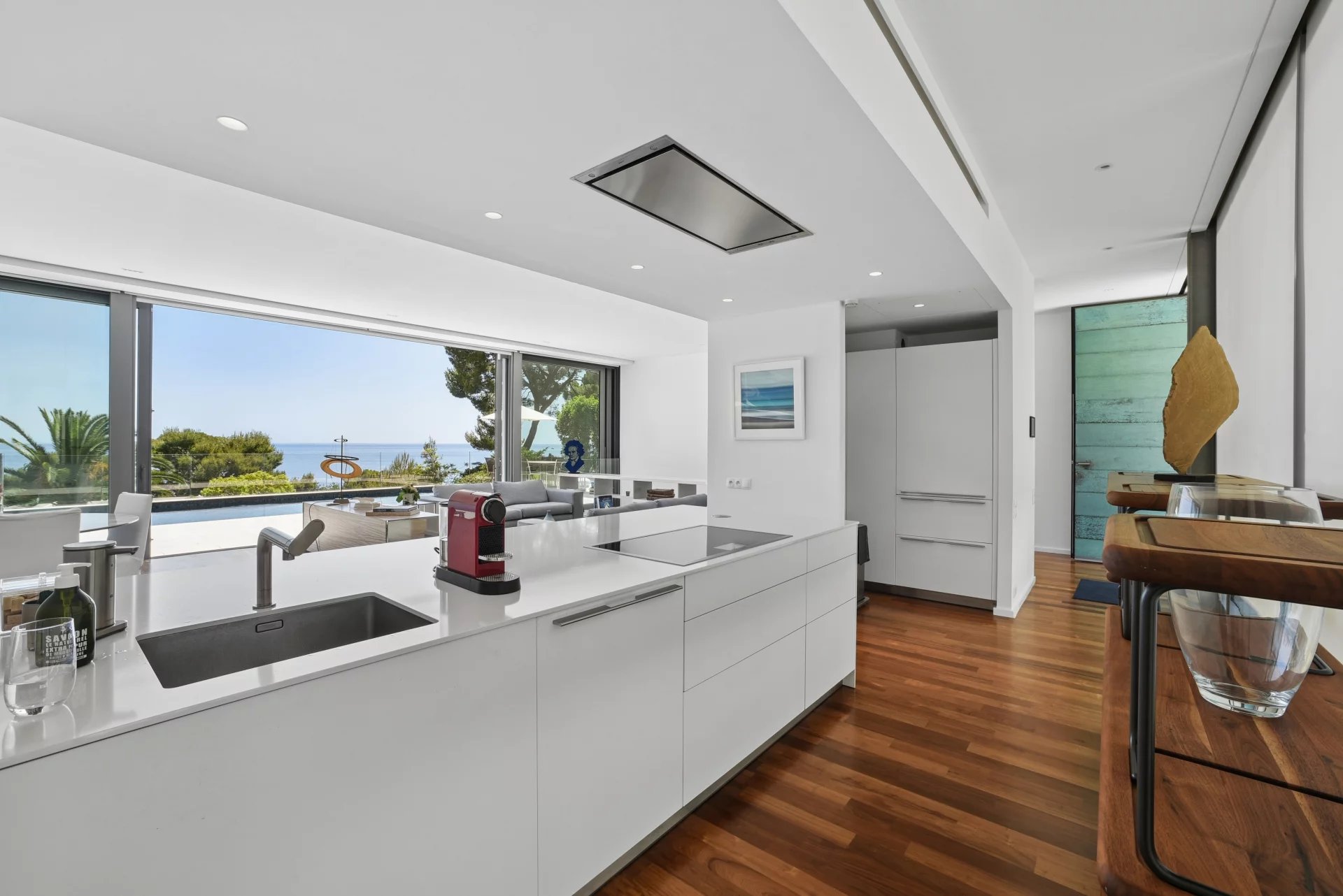 Villa contemporaine d'exception à Èze Bord de Mer – Un véritable écrin entre mer et montagne