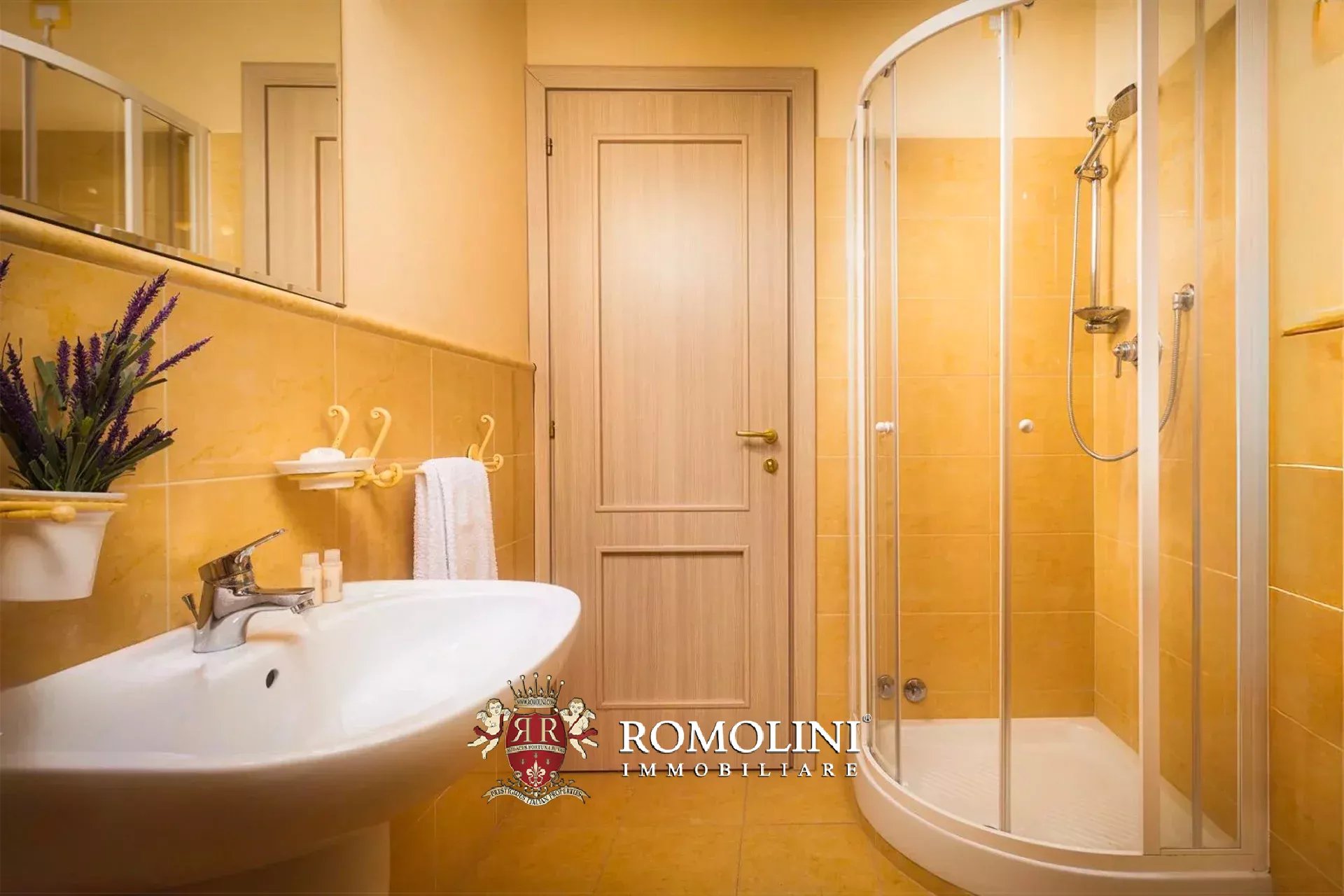 9 Bedroom Villa/Townhouse's Image 24
