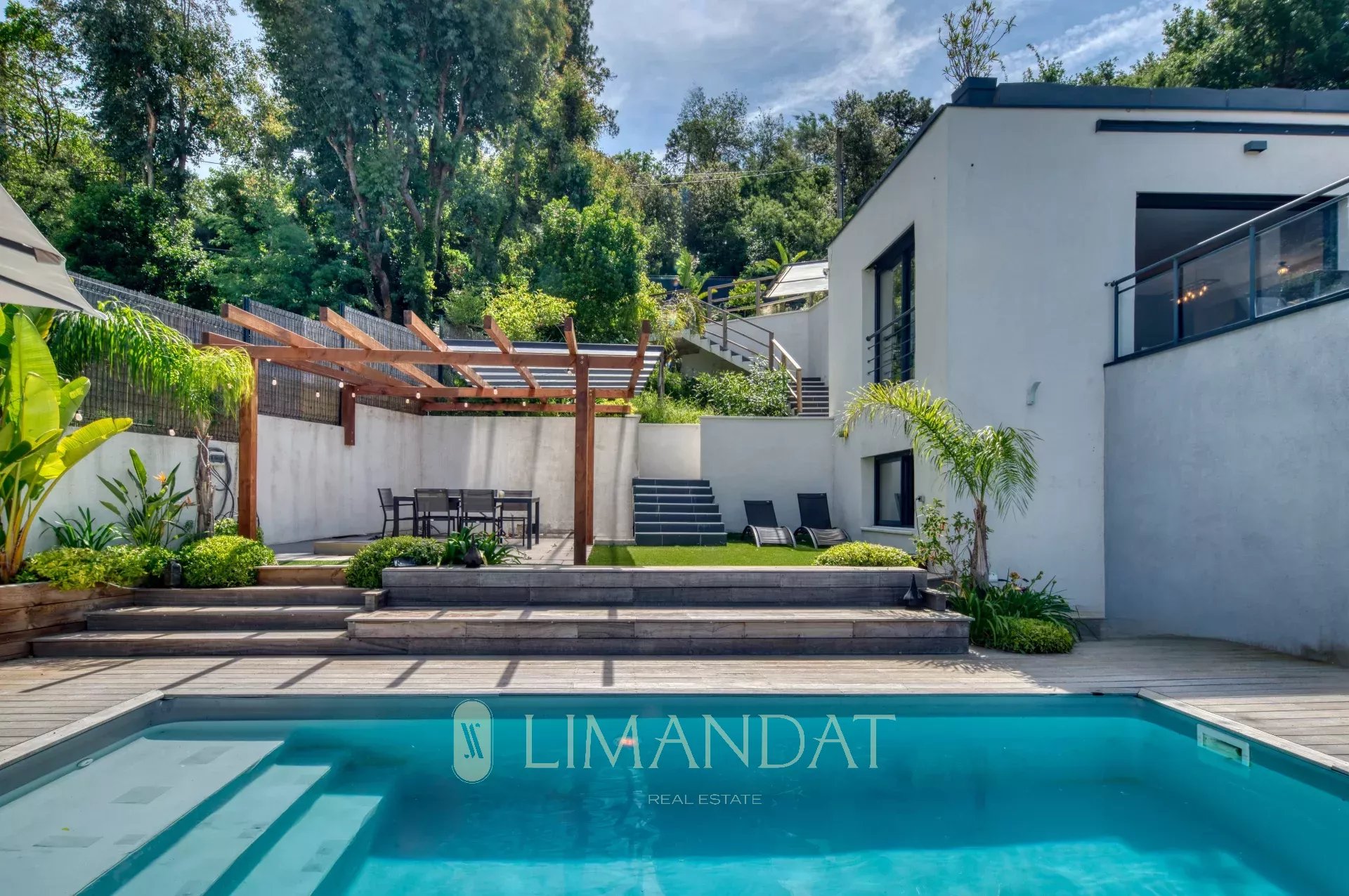 Super Cannes  - Villa contemporaine - 100 m2 - Vue dégagée - Piscine