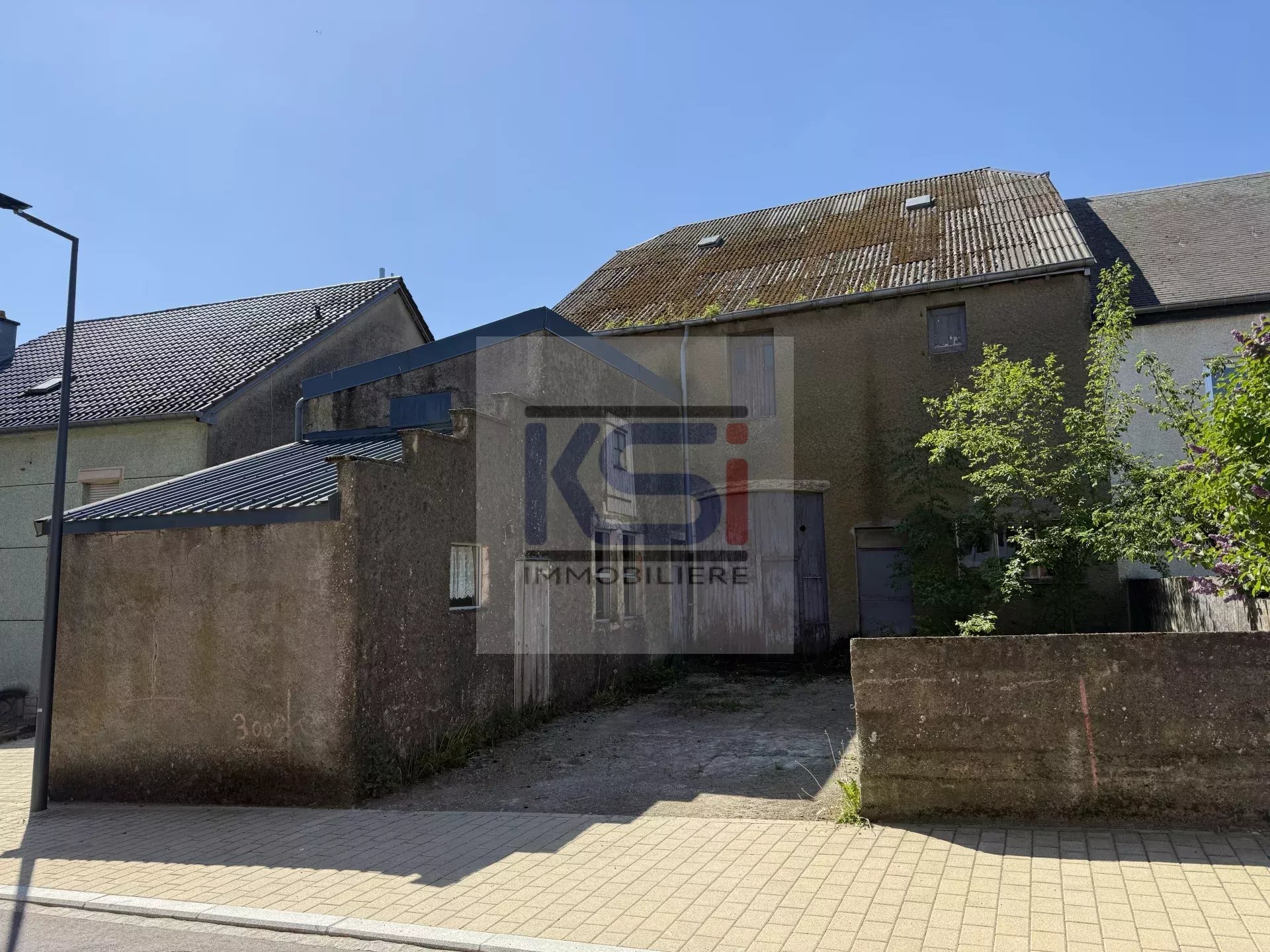Maison à vendre à Clemency avec projet de construction