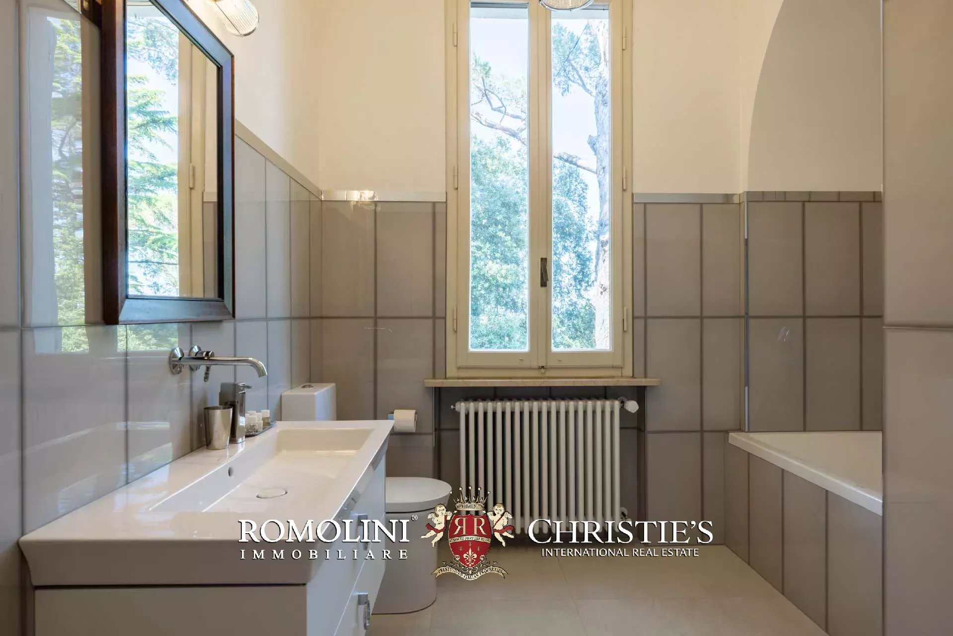 8 Bedroom Villa/Townhouse's Image 73