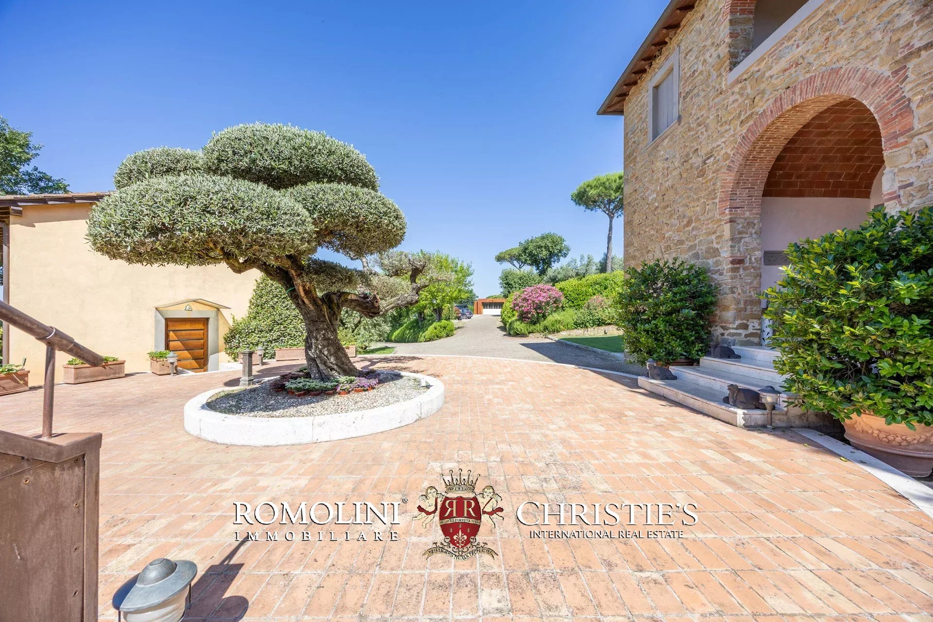 4 Bedroom Villa/Townhouse's Image 18