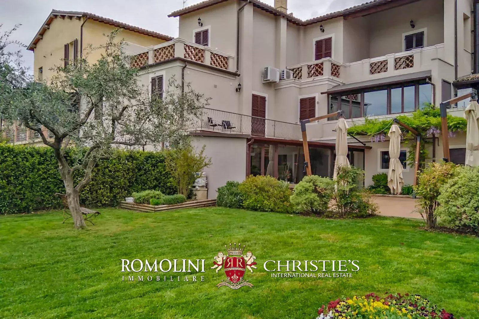 6 Bedroom Villa/Townhouse's Image 6