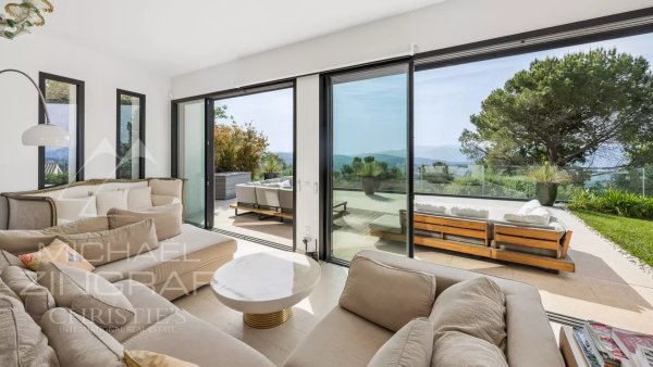 Contemporary villa with panoramic sea views — photo 7