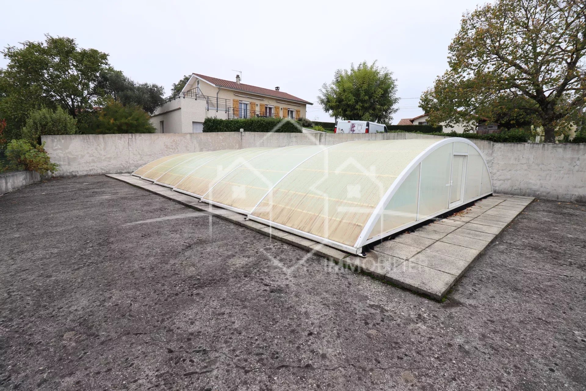 MAISON T4 AVEC VUE, SOUS-SOL ET PISCINE